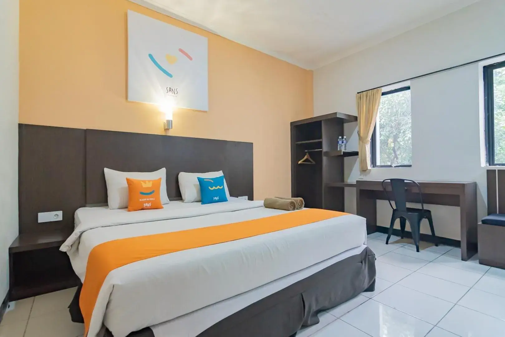 Deluxe Room in Sans Hotel Cihampelas Bandung Deluxe Room in Sans Hotel Cihampelas Bandung