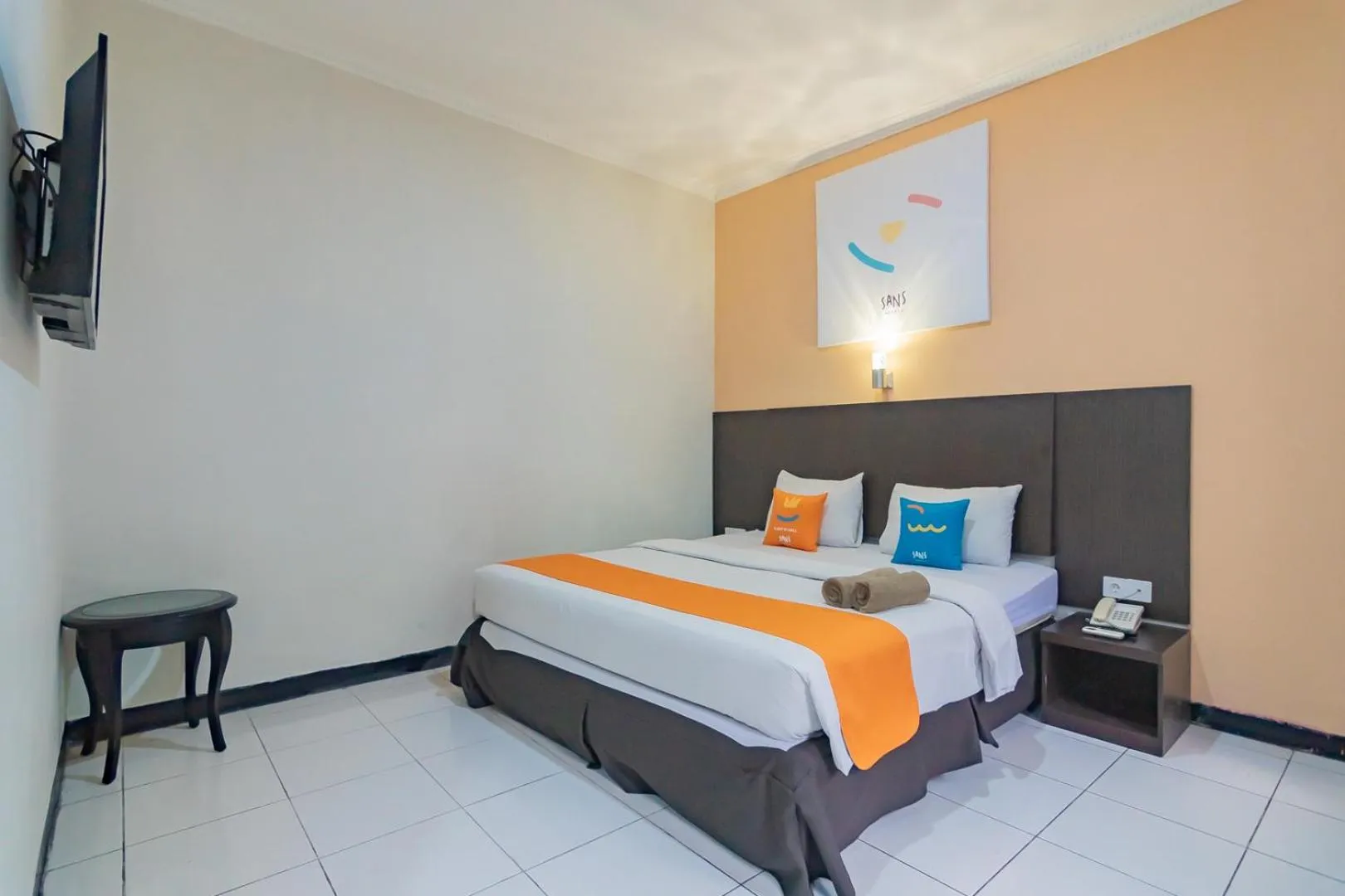 Bedroom in Sans Hotel Cihampelas Bandung