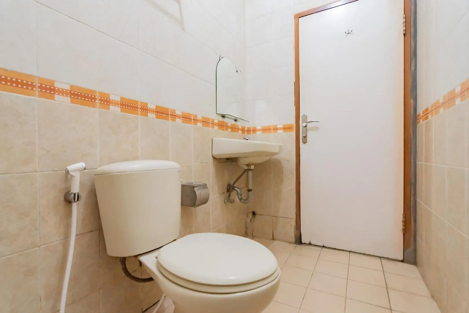 Bathroom in Sans Hotel Cihampelas Bandung