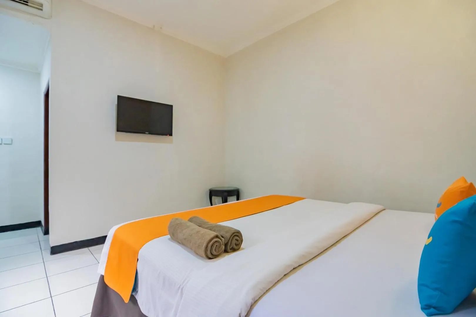 Bedroom in Sans Hotel Cihampelas Bandung