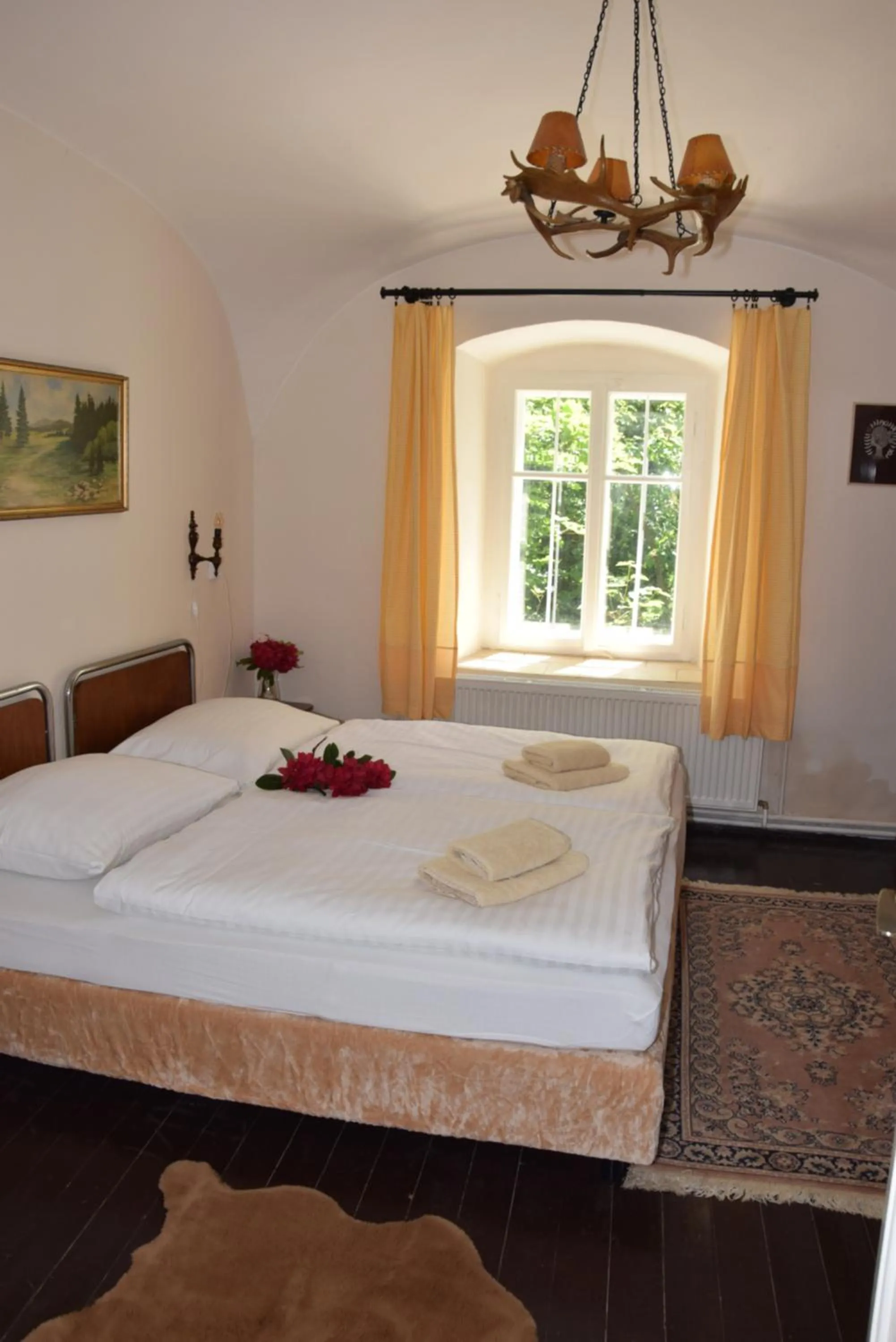 Bedroom, Bed in Hájovna hradu Houska
