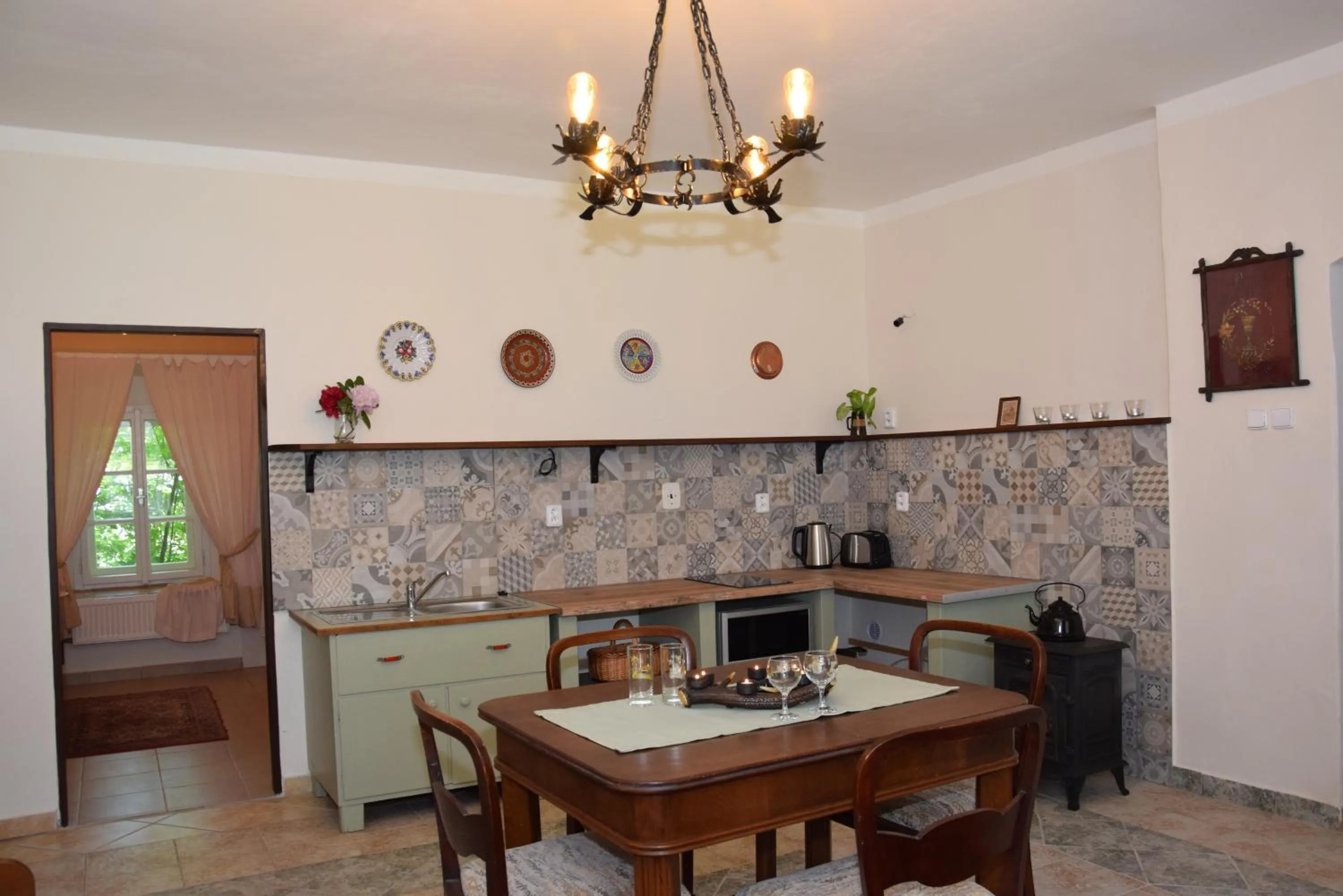 Kitchen or kitchenette in Hájovna hradu Houska