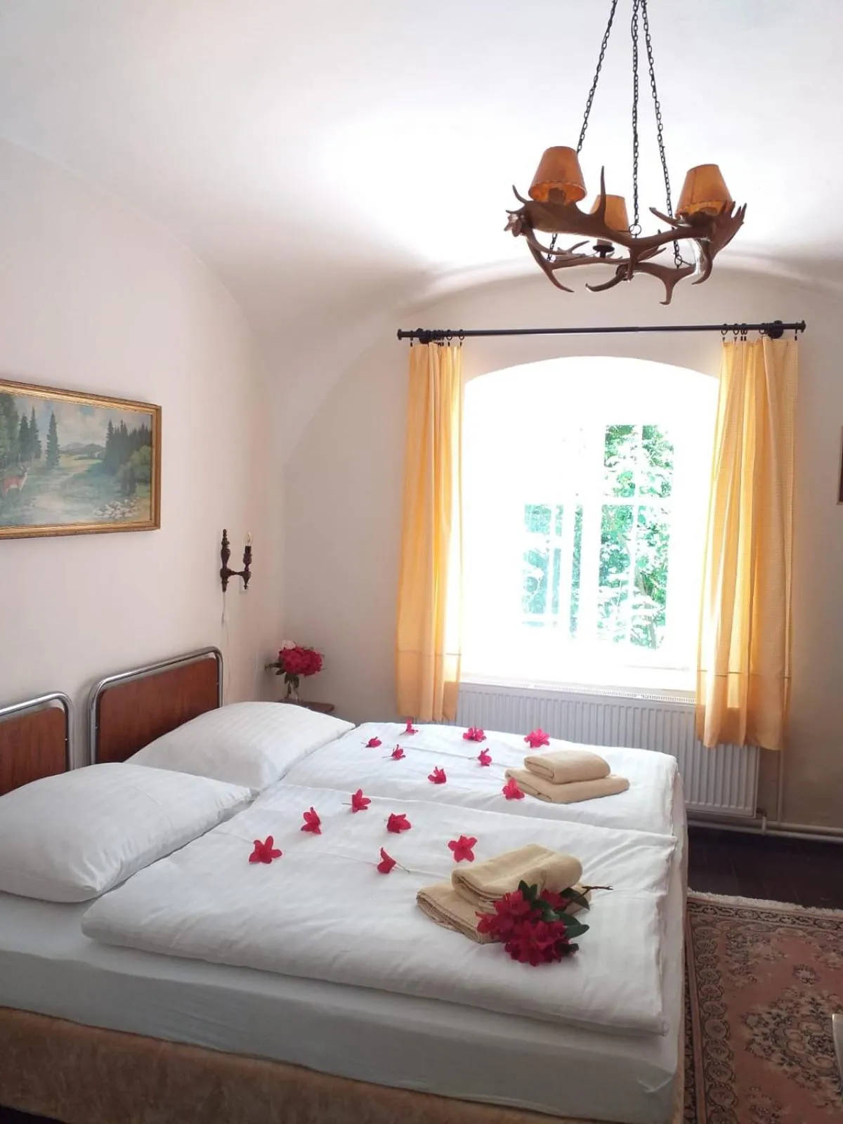 Bed in Hájovna hradu Houska