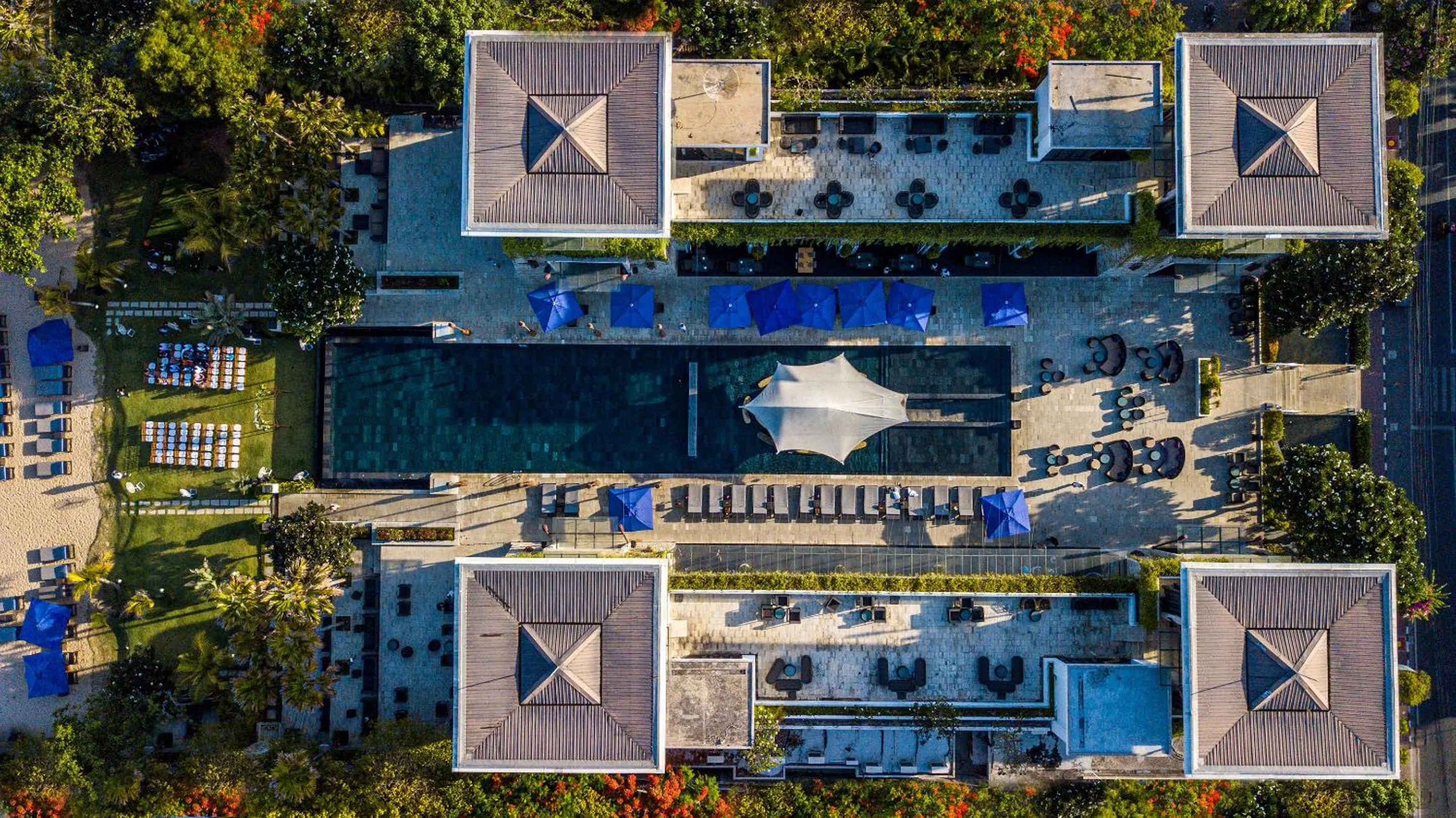 Restaurant/places to eat in The Sakala Resort Bali All Suites