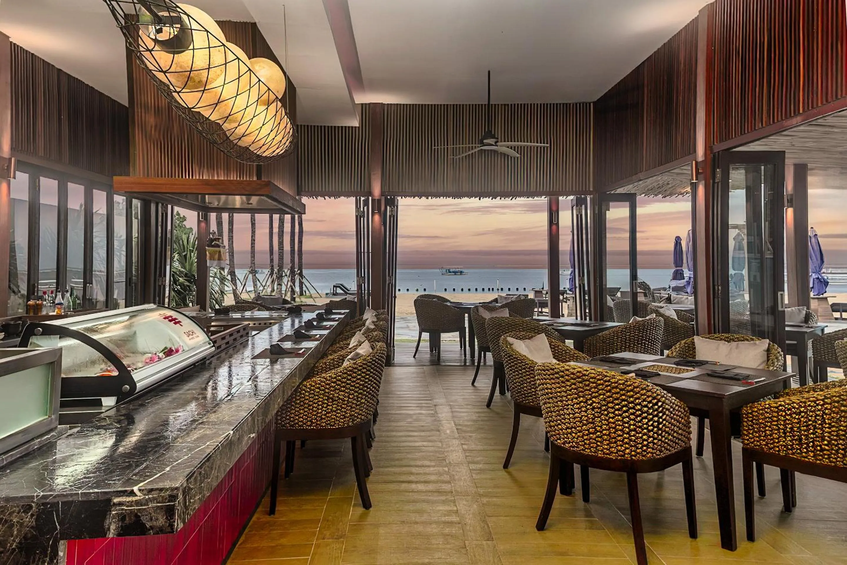 Restaurant/places to eat in The Sakala Resort Bali All Suites