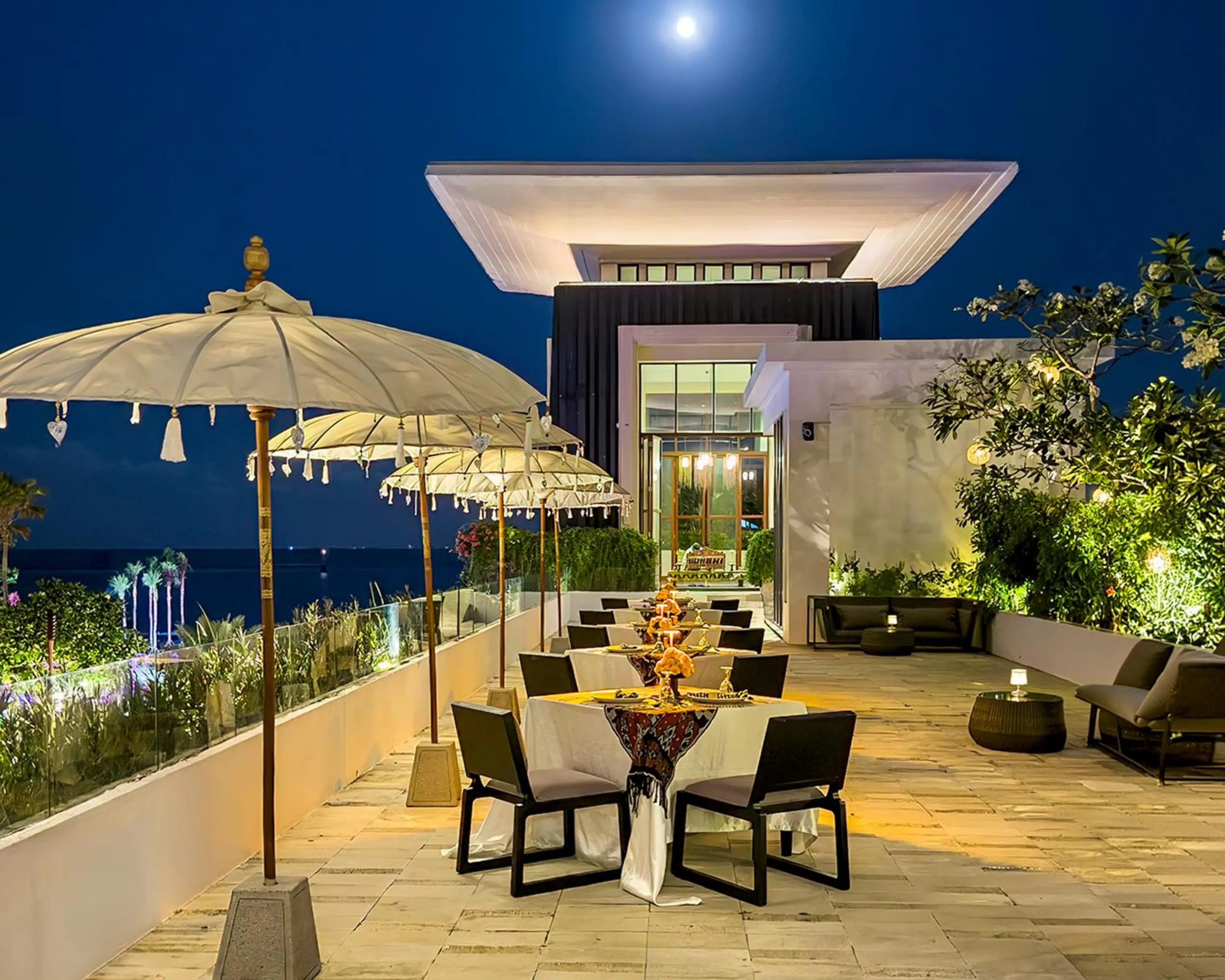 Restaurant/places to eat in The Sakala Resort Bali All Suites