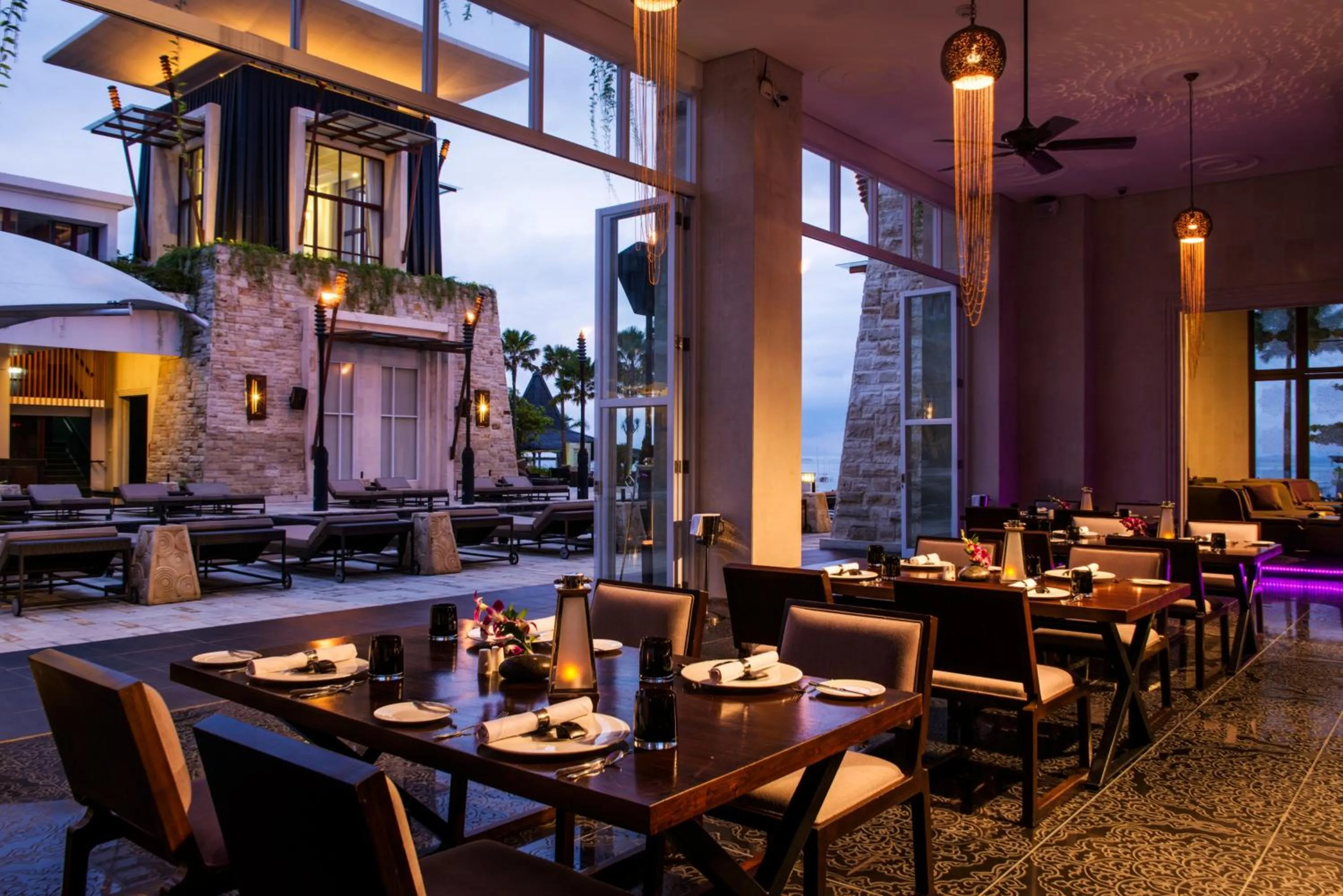 Restaurant/places to eat in The Sakala Resort Bali All Suites