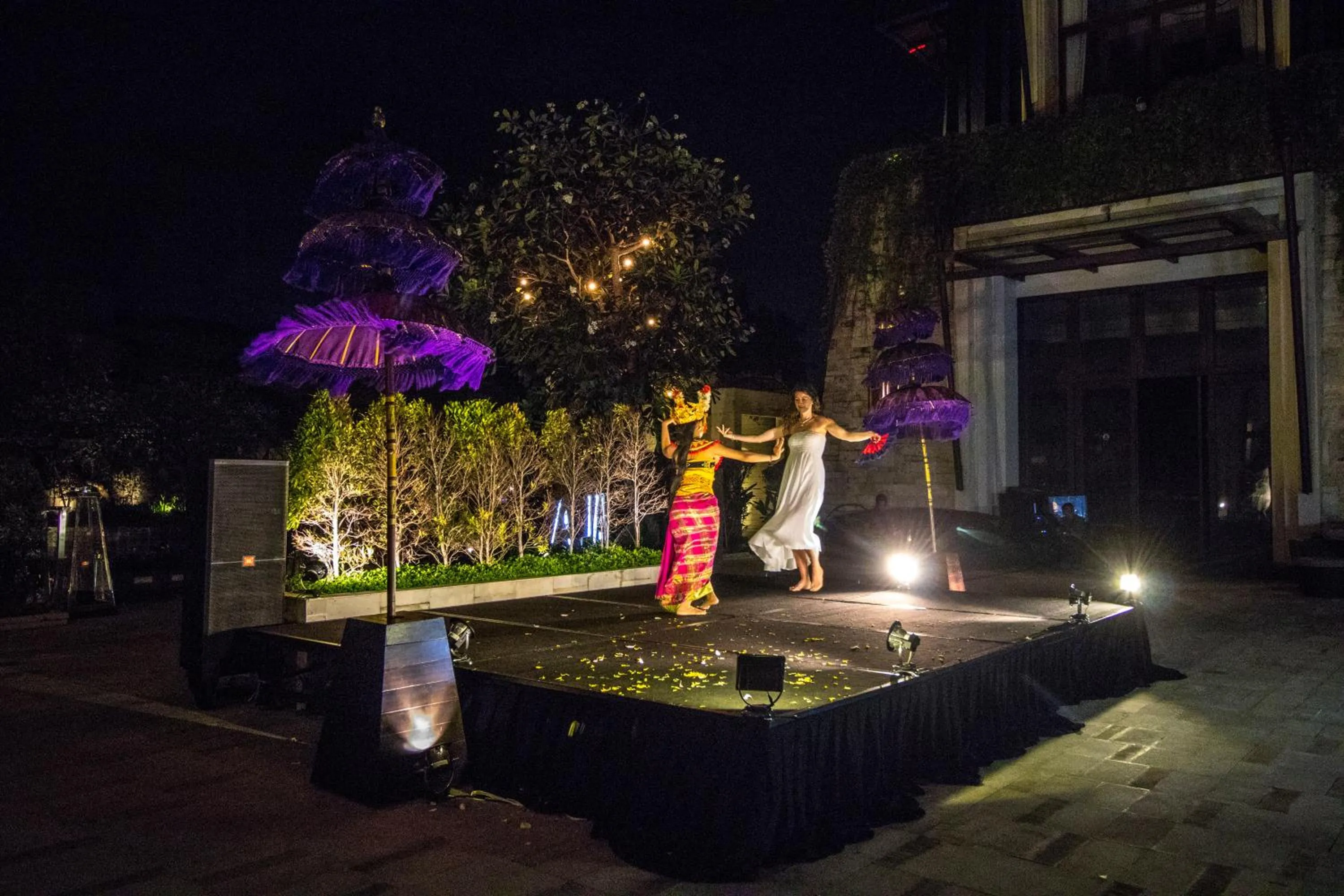 Evening entertainment in The Sakala Resort Bali All Suites