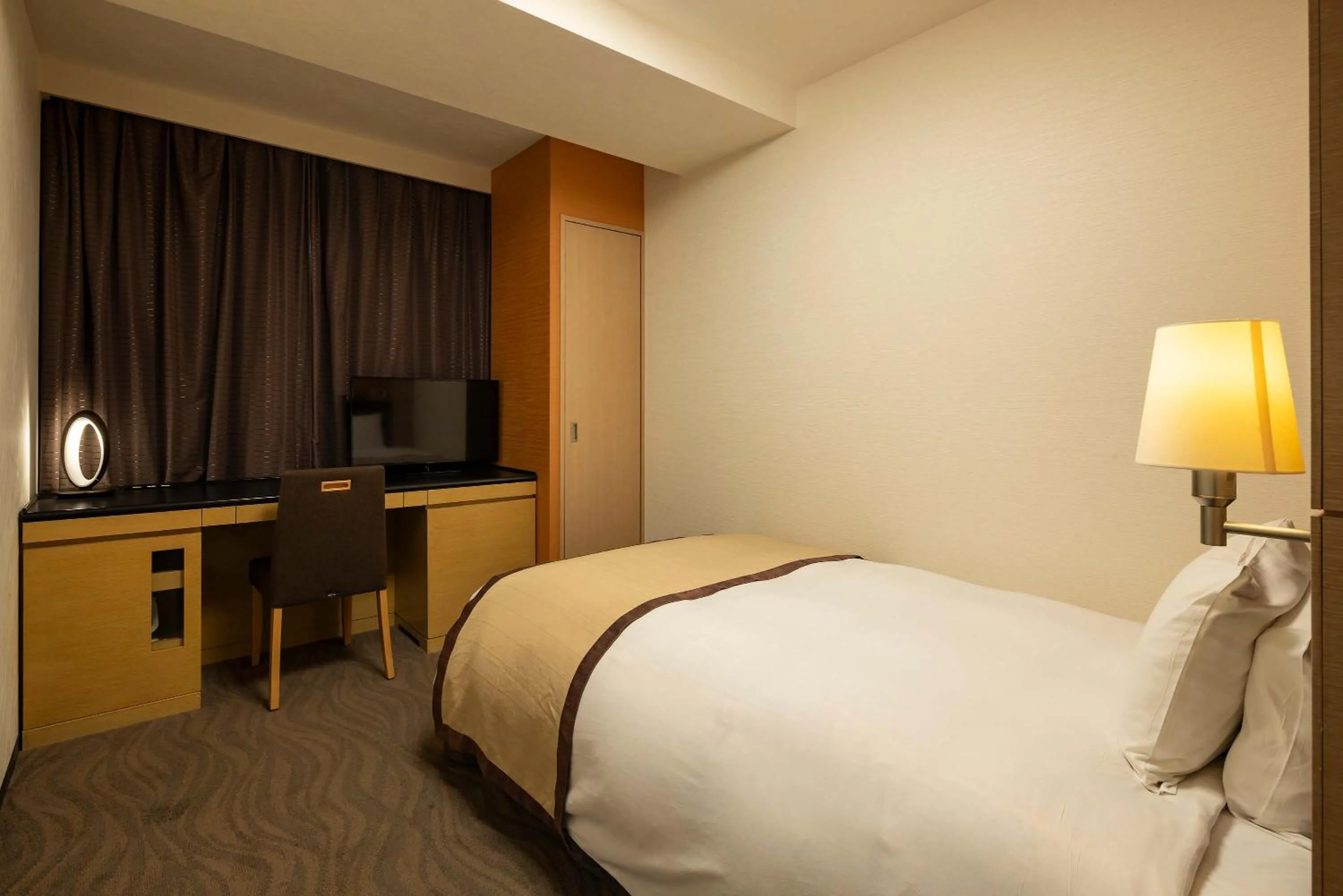 Photo of the whole room, Bed in Hotel Metropolitan Takasaki