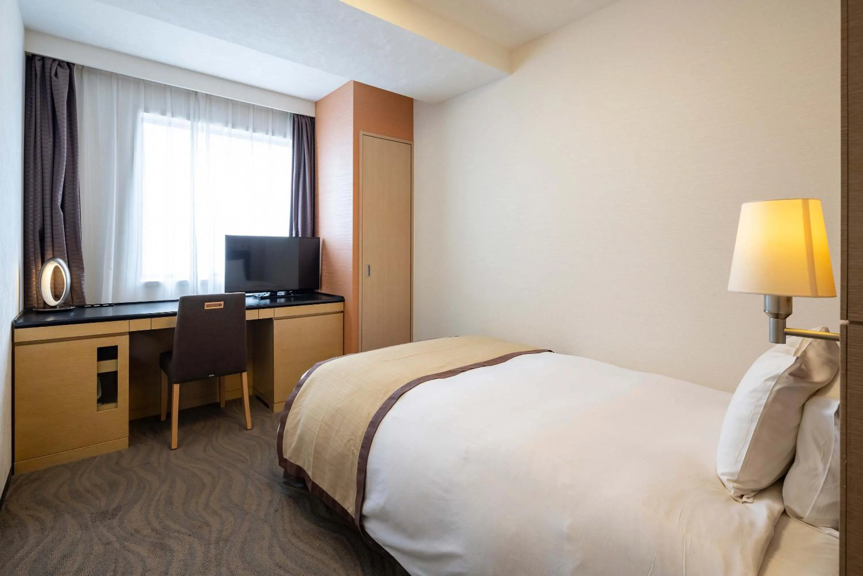 Photo of the whole room, Bed in Hotel Metropolitan Takasaki