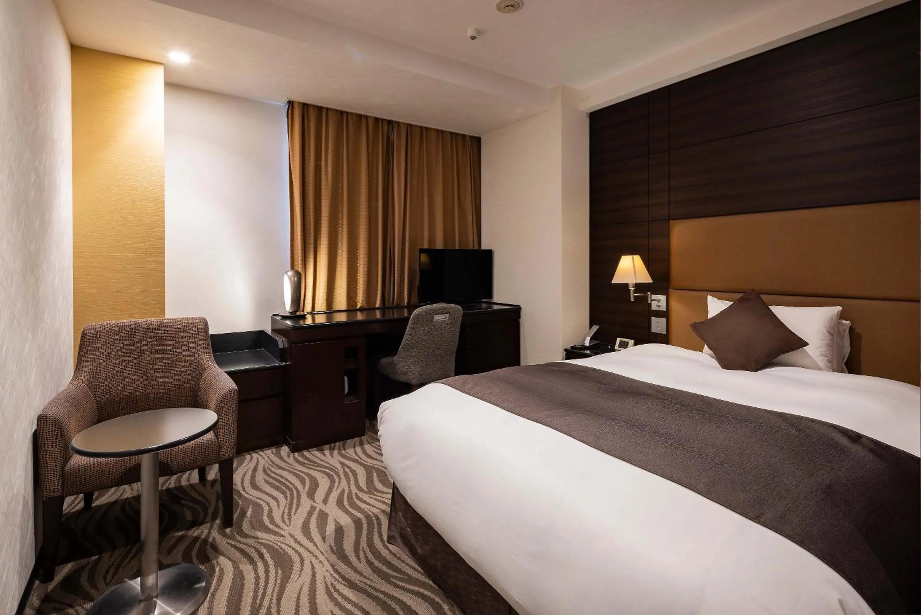 Photo of the whole room, Bed in Hotel Metropolitan Takasaki