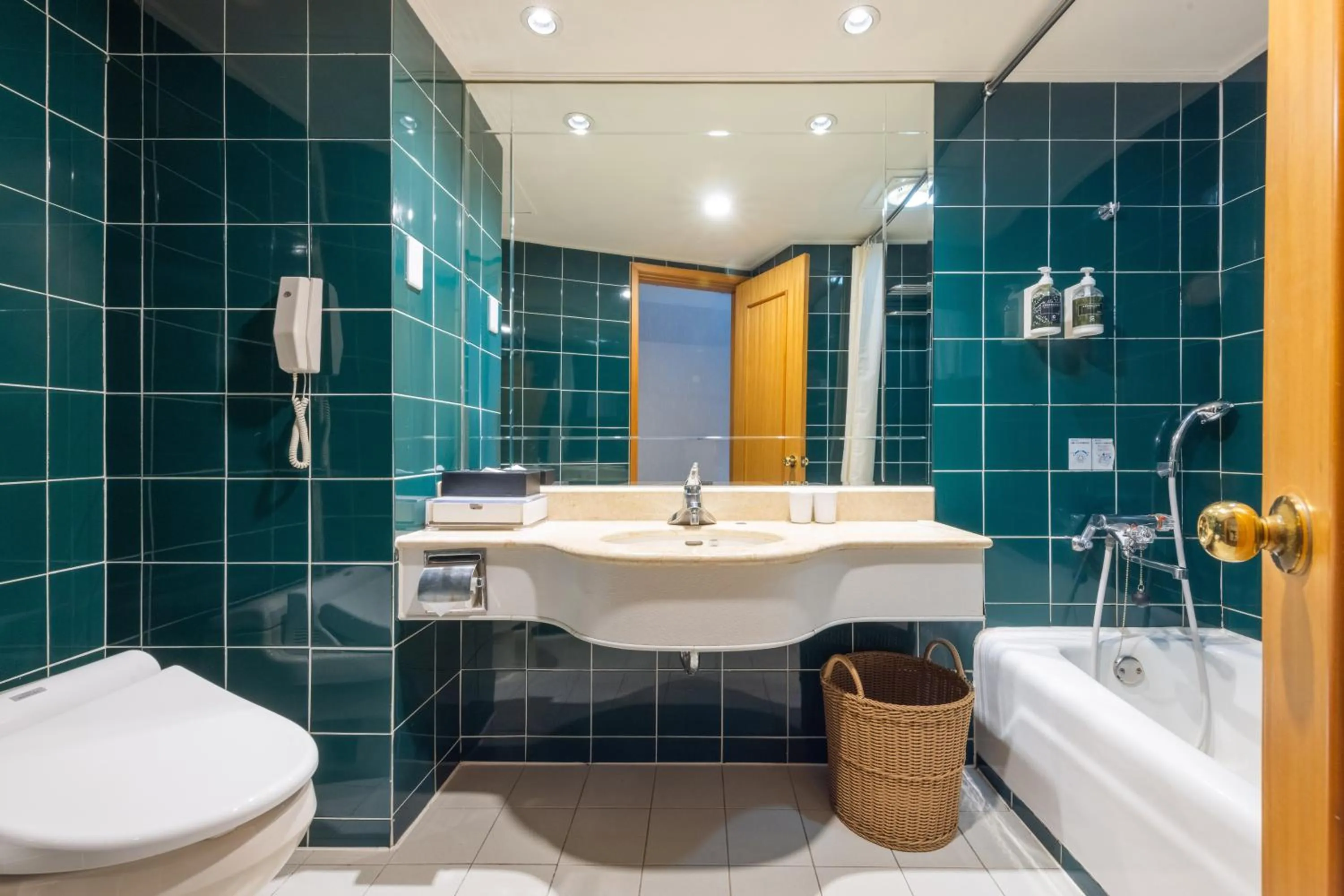 Bathroom in Taoyuan Yuehua Hotel & Golf Club