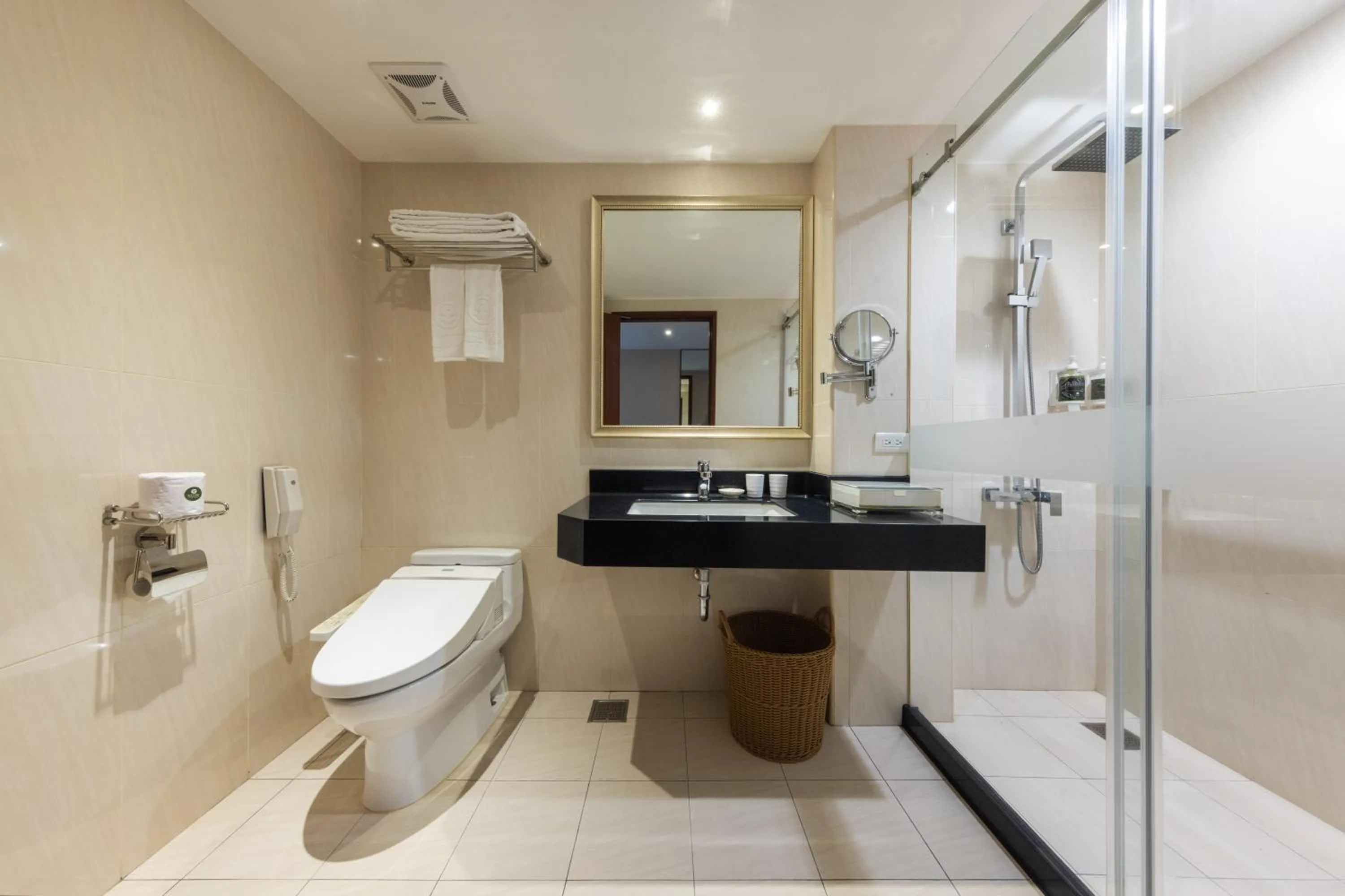 Bathroom in Taoyuan Yuehua Hotel & Golf Club