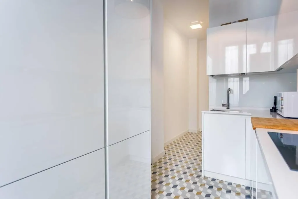 Kitchen or kitchenette in Pop Art, 2BD ground Central Apartment
