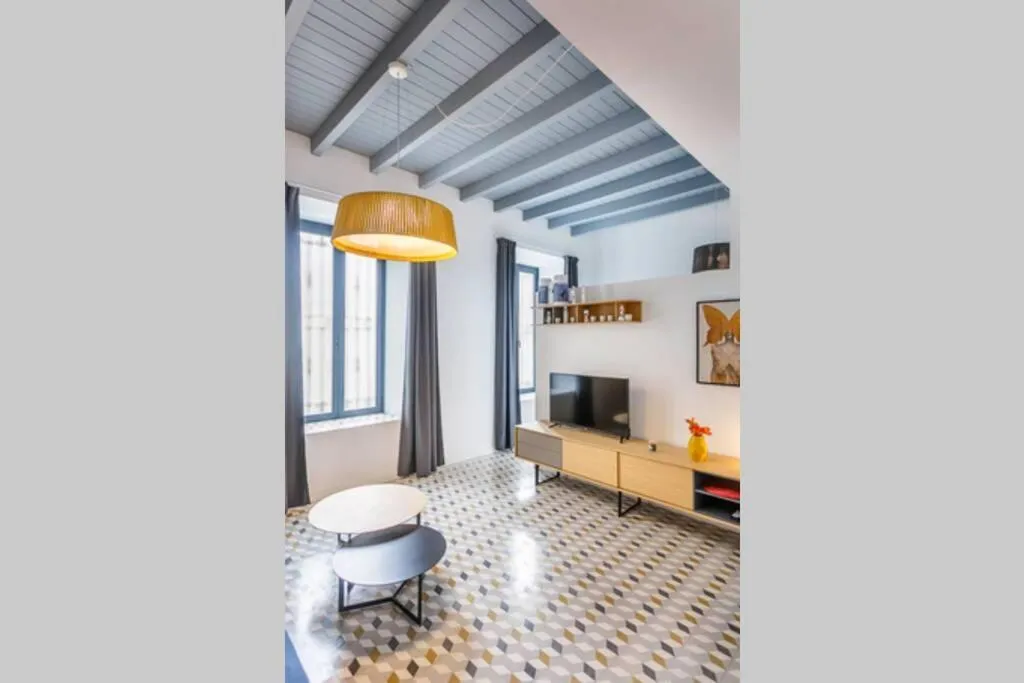 Lounge or bar in Pop Art, 2BD ground Central Apartment