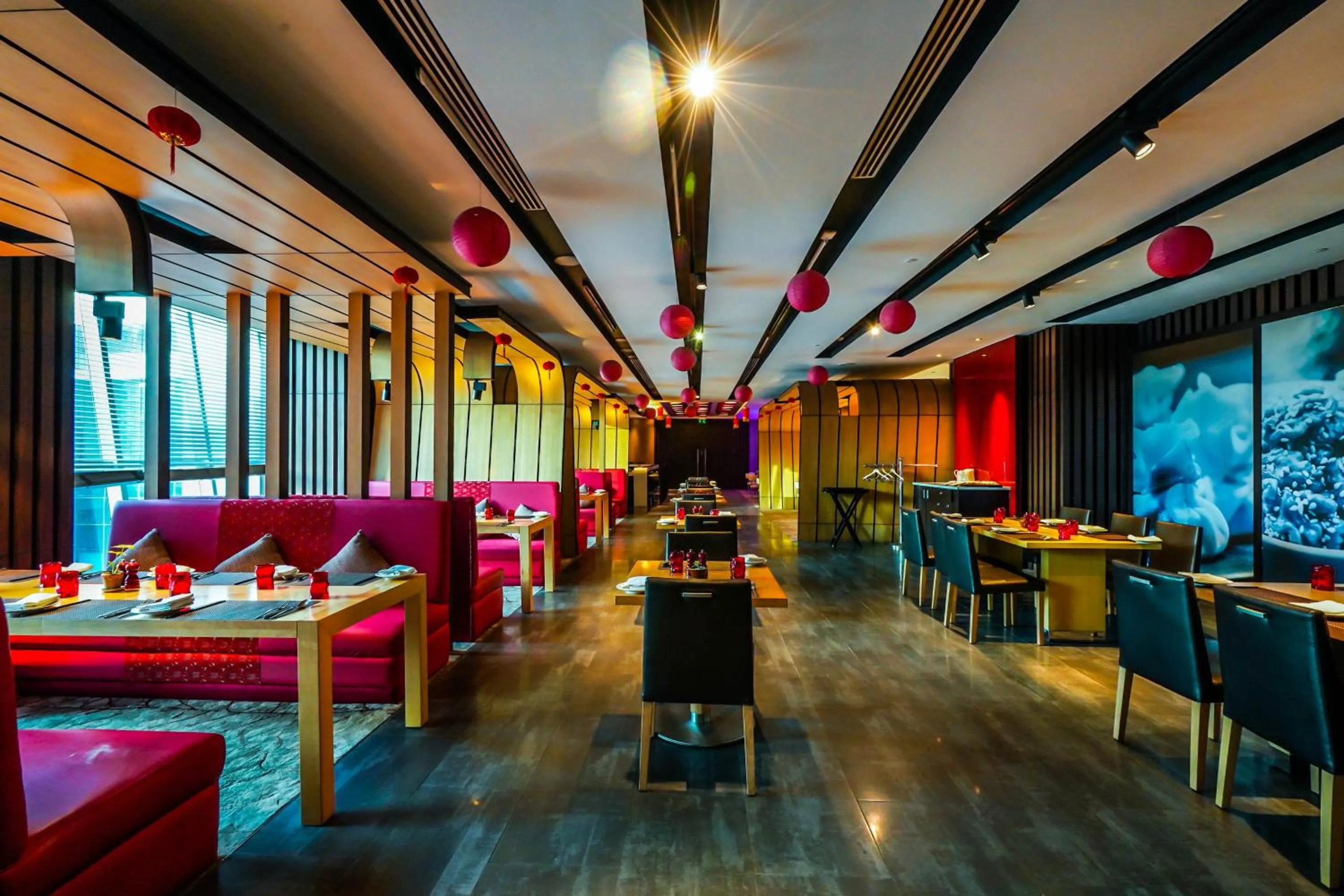 Restaurant/places to eat in Crowne Plaza Greater Noida by IHG