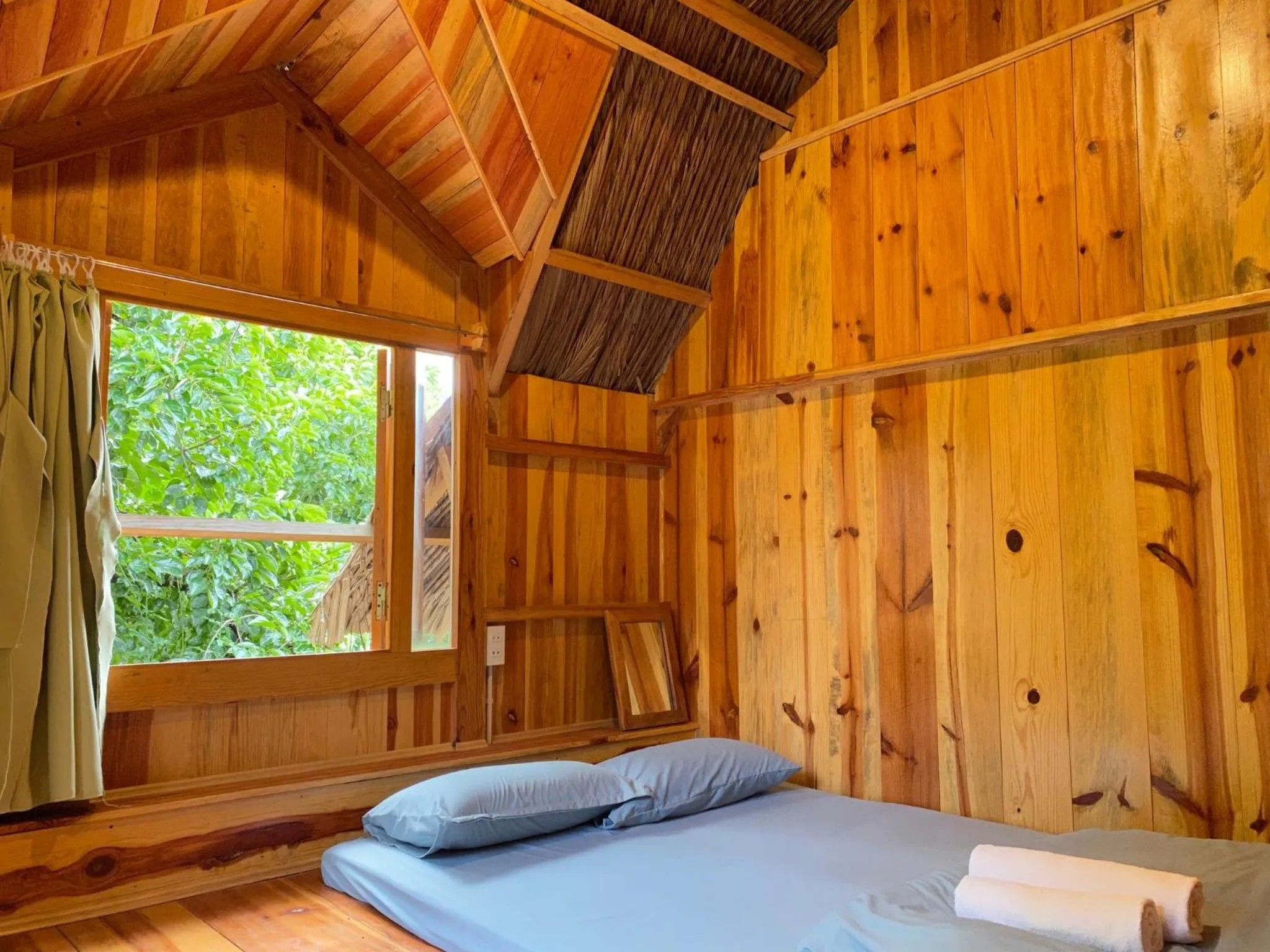 Photo of the whole room, Bed in Đà Lạt Củi Homestay