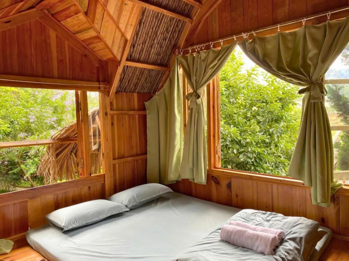 Photo of the whole room, Bed in Đà Lạt Củi Homestay