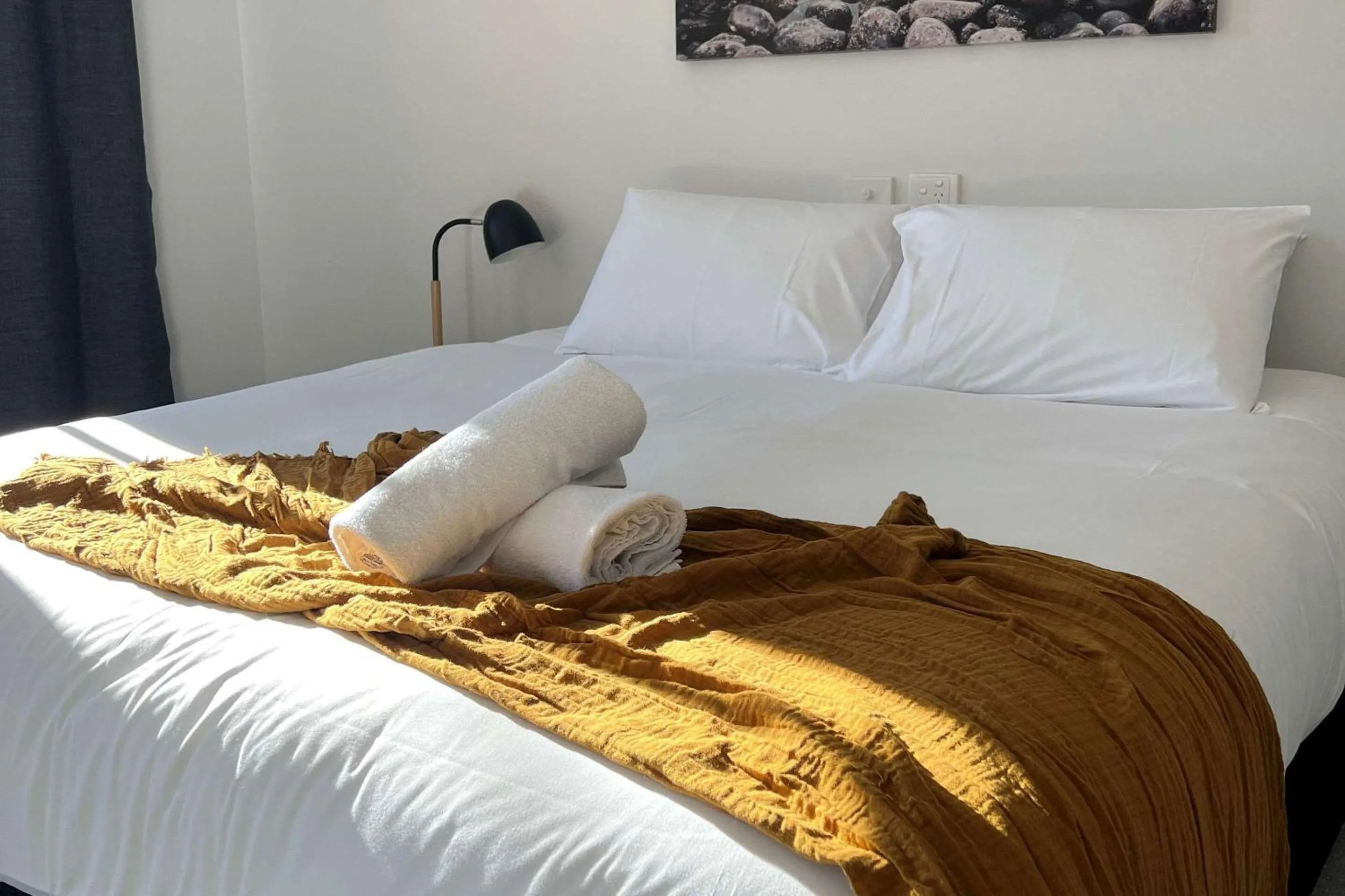 Bedroom, Bed in Comfort Inn Centrepoint Motel