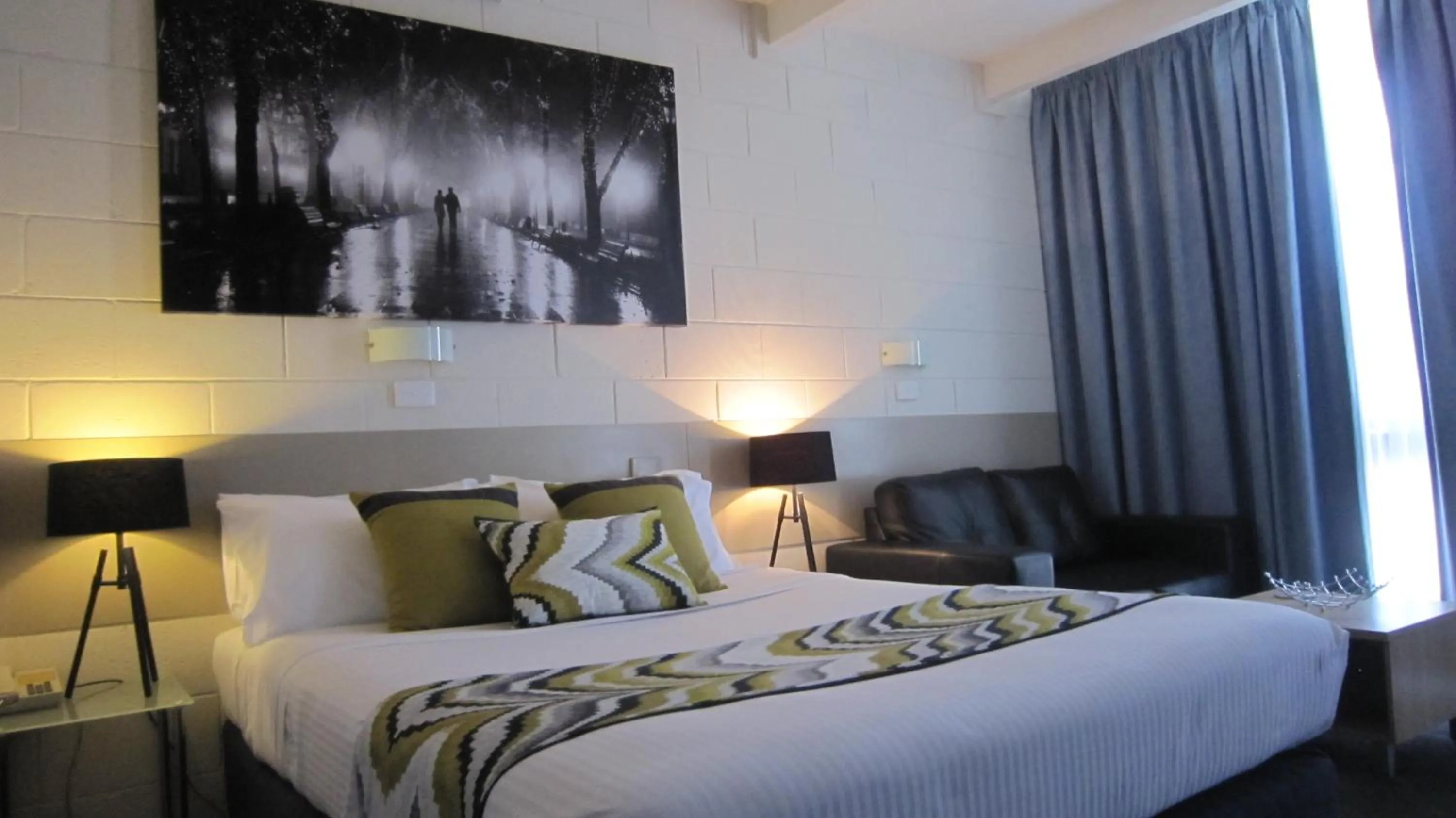 Photo of the whole room, Bed in Castle Creek Motor Inn Euroa