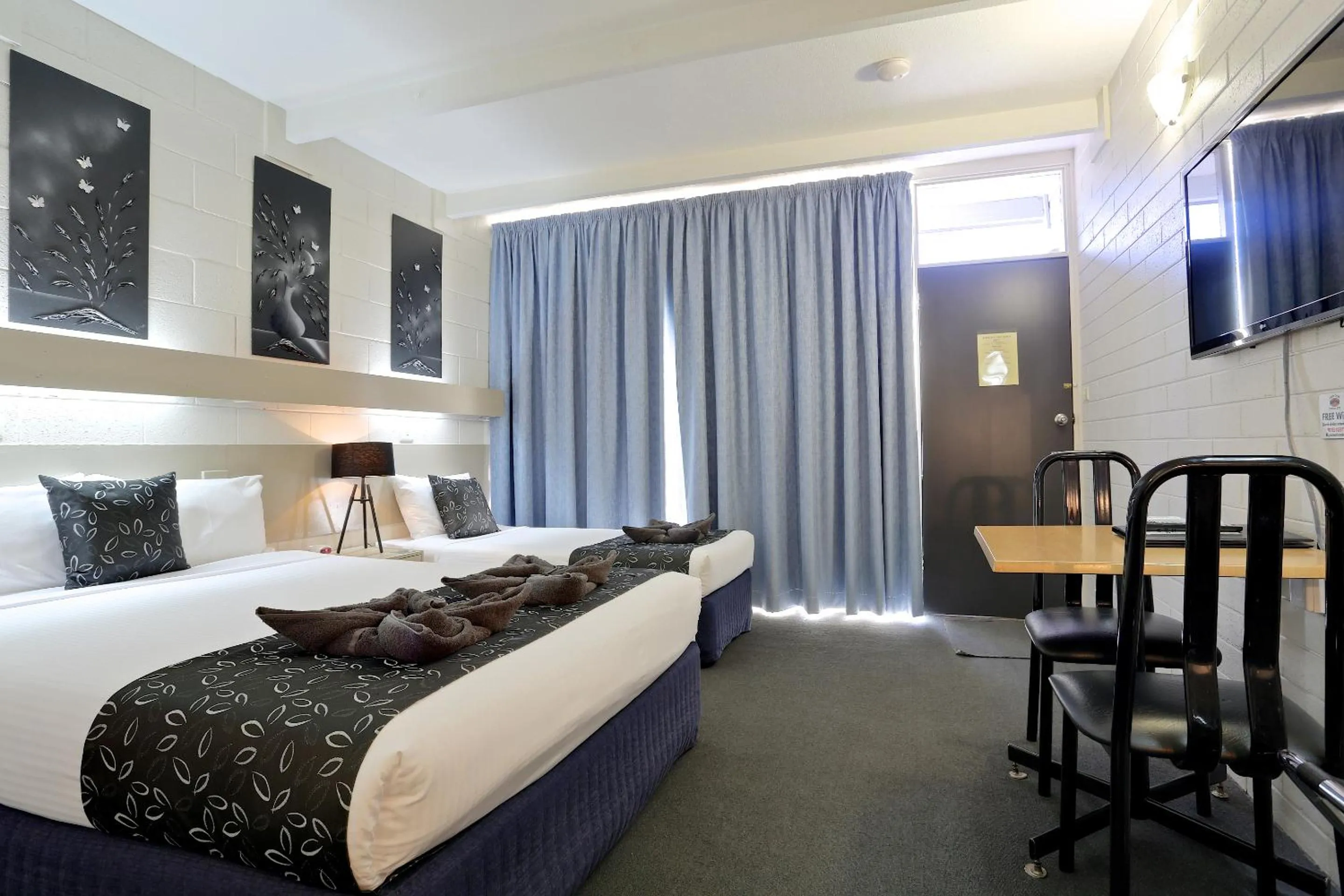 Photo of the whole room, Bed in Castle Creek Motor Inn Euroa
