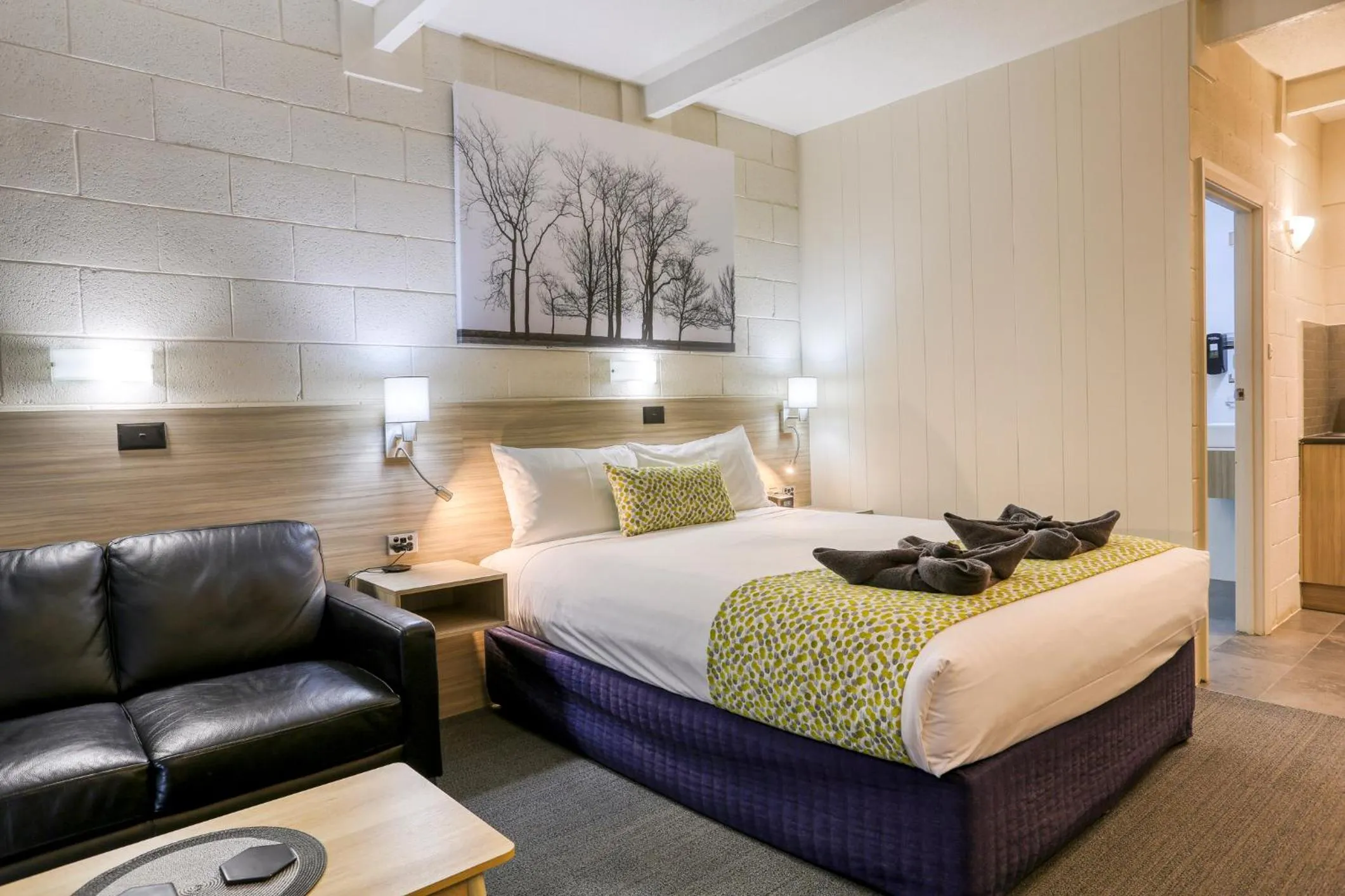 Bed in Castle Creek Motor Inn Euroa