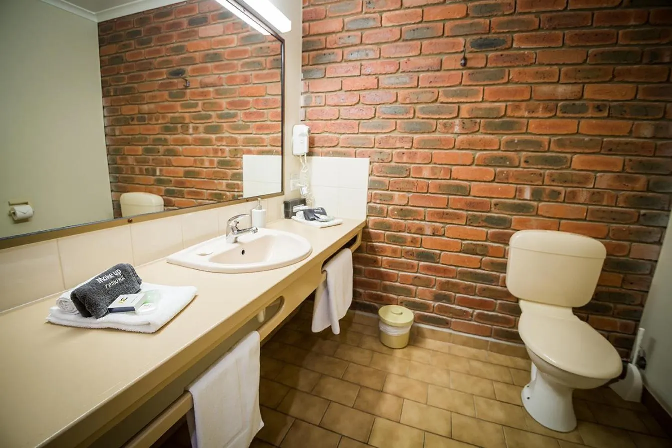 Australian Settlers Motor Inn