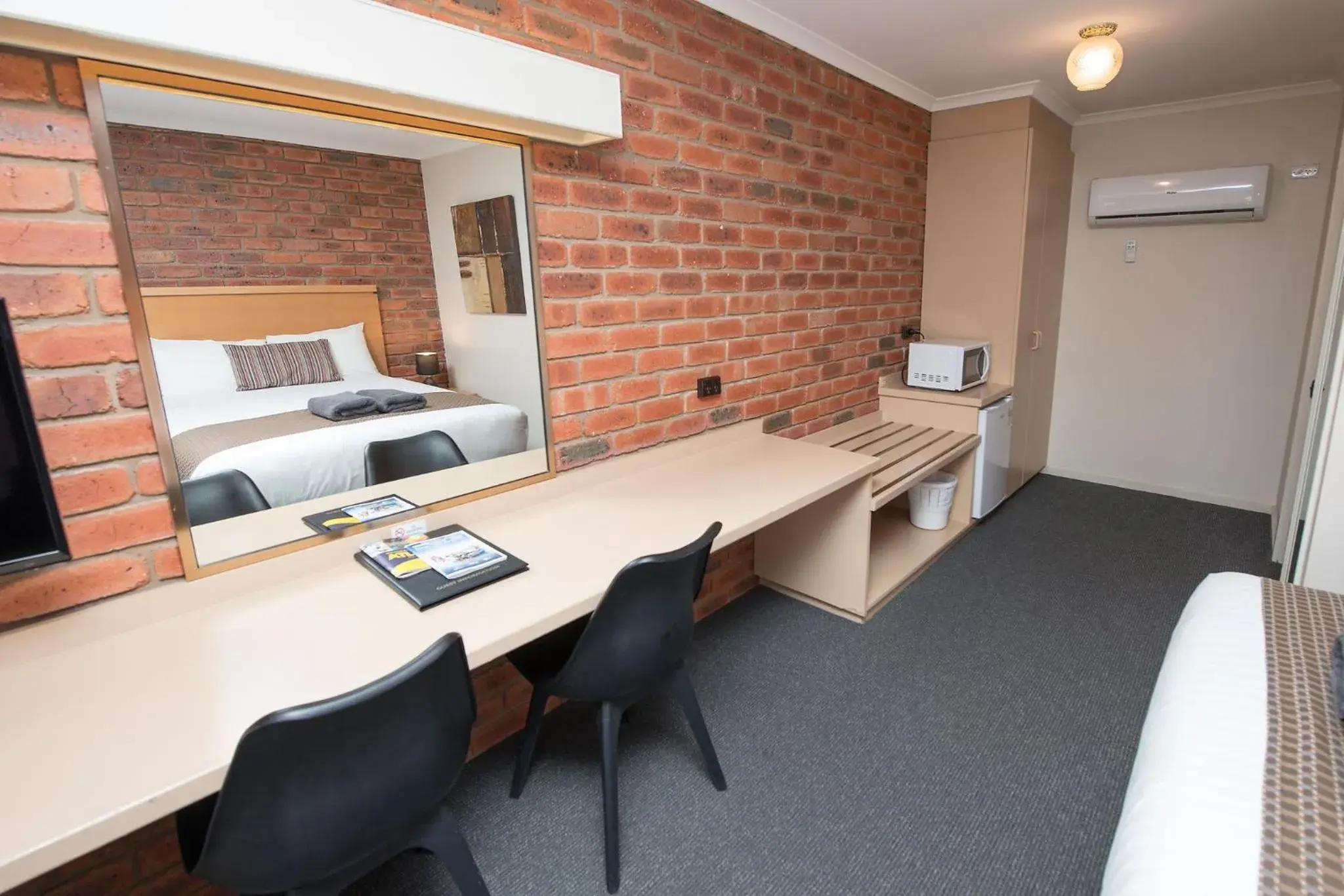 Standard Twin Room in Australian Settlers Motor Inn Standard Twin Room in Australian Settlers Motor Inn