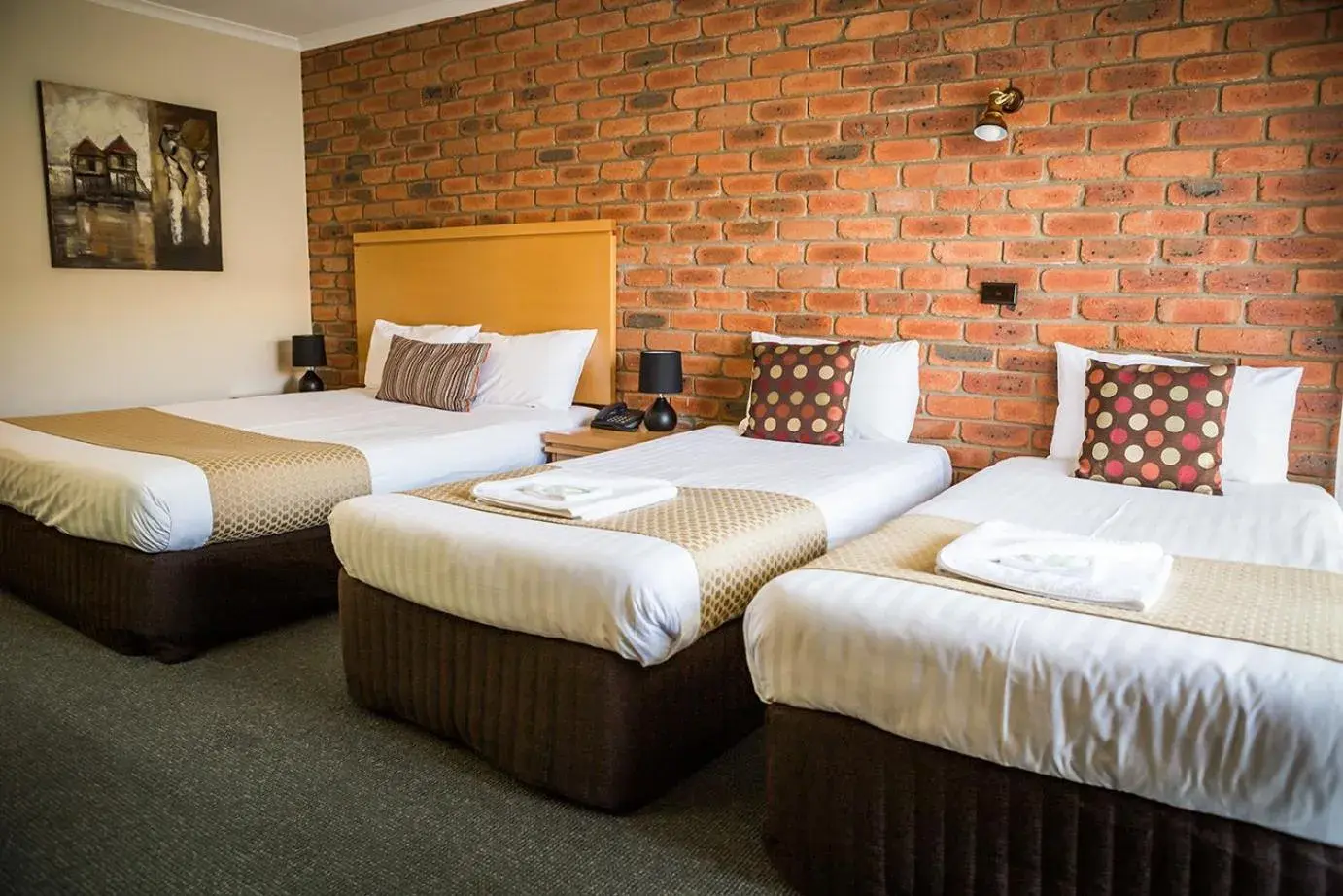 Quadruple Room with Private Bathroom in Australian Settlers Motor Inn Quadruple Room with Private Bathroom in Australian Settlers Motor Inn