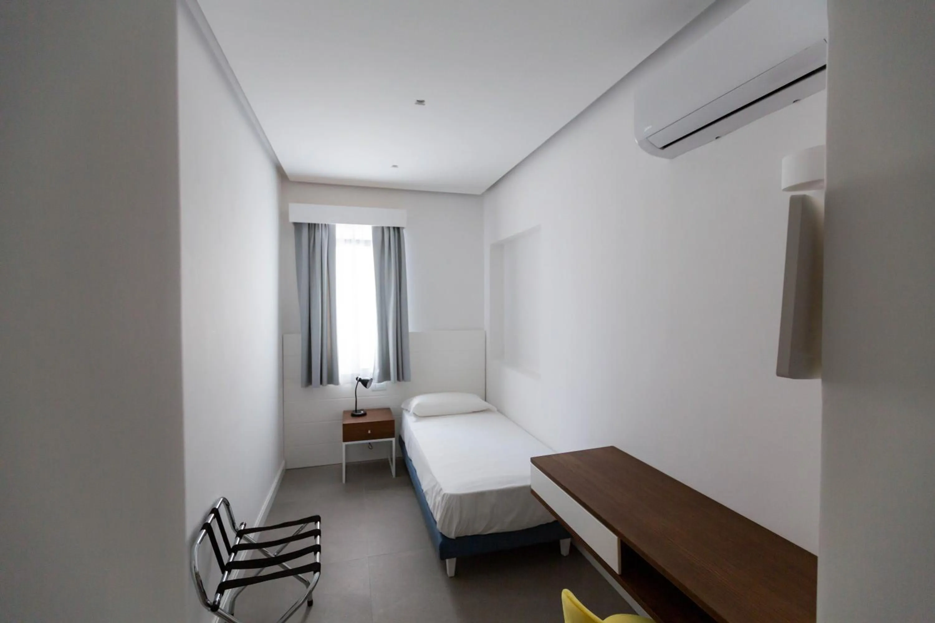 Photo of the whole room, Bed in Liferooms