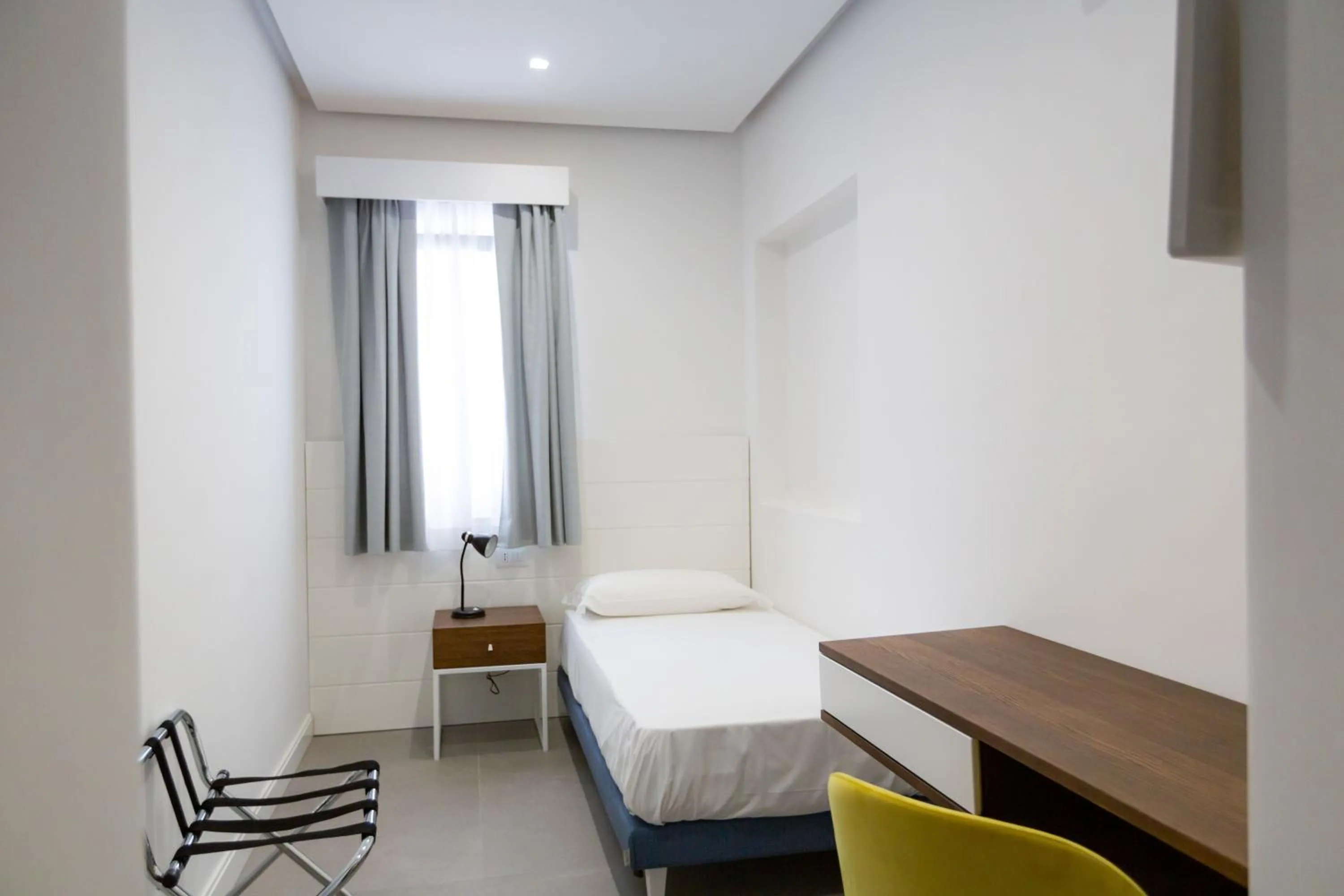 Bedroom, Bed in Liferooms