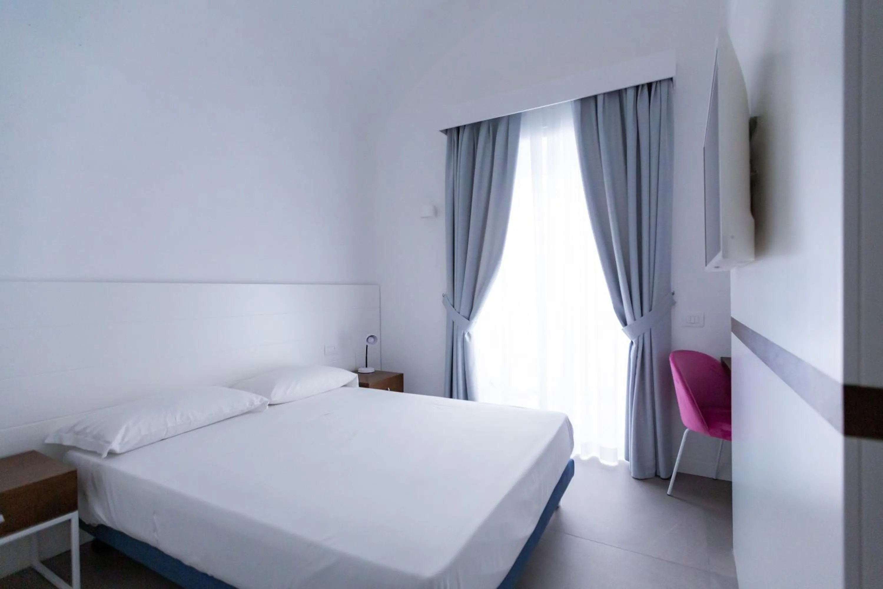 Bedroom, Bed in Liferooms