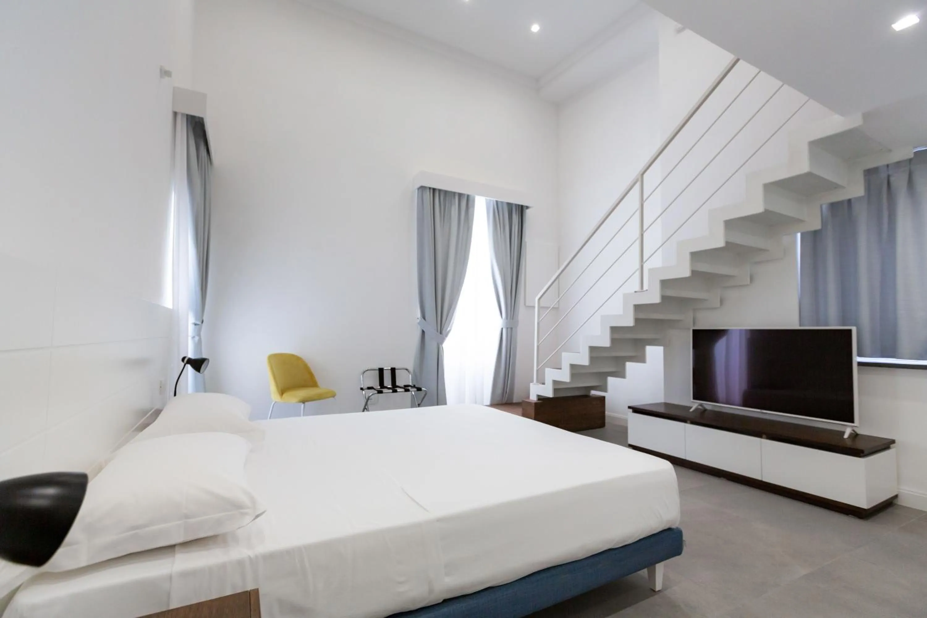 Photo of the whole room, Bed in Liferooms