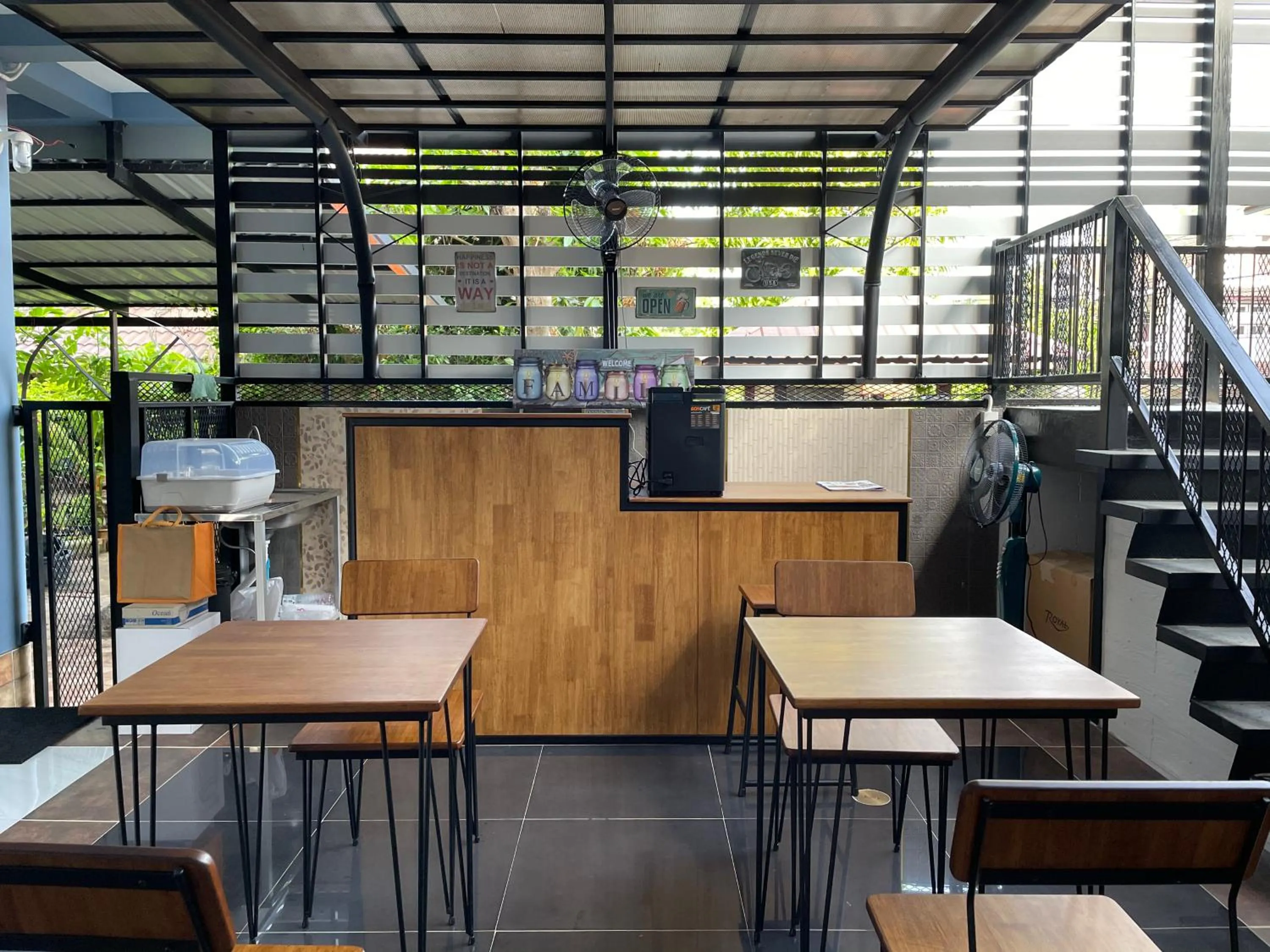 Restaurant/places to eat in Re-Live Resort