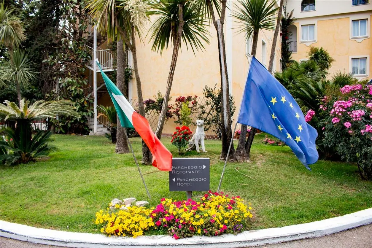 Garden in Hotel Mediterraneo