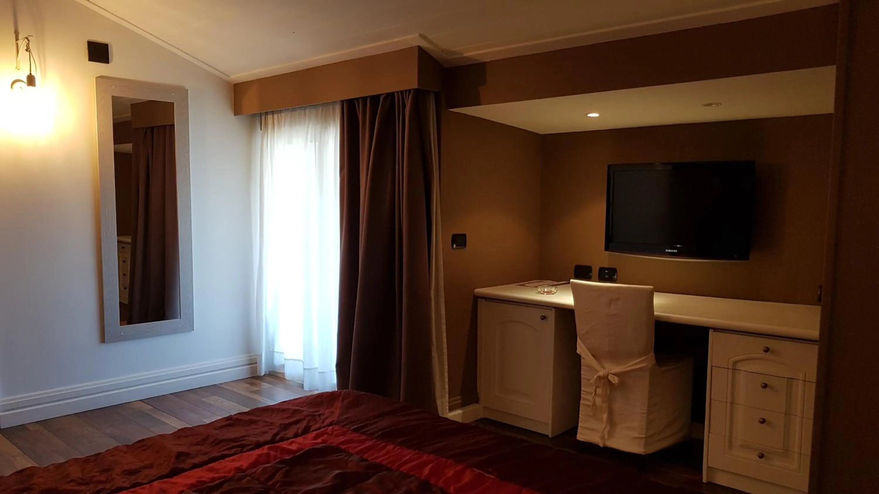 Bedroom, Bed in Hotel Mediterraneo