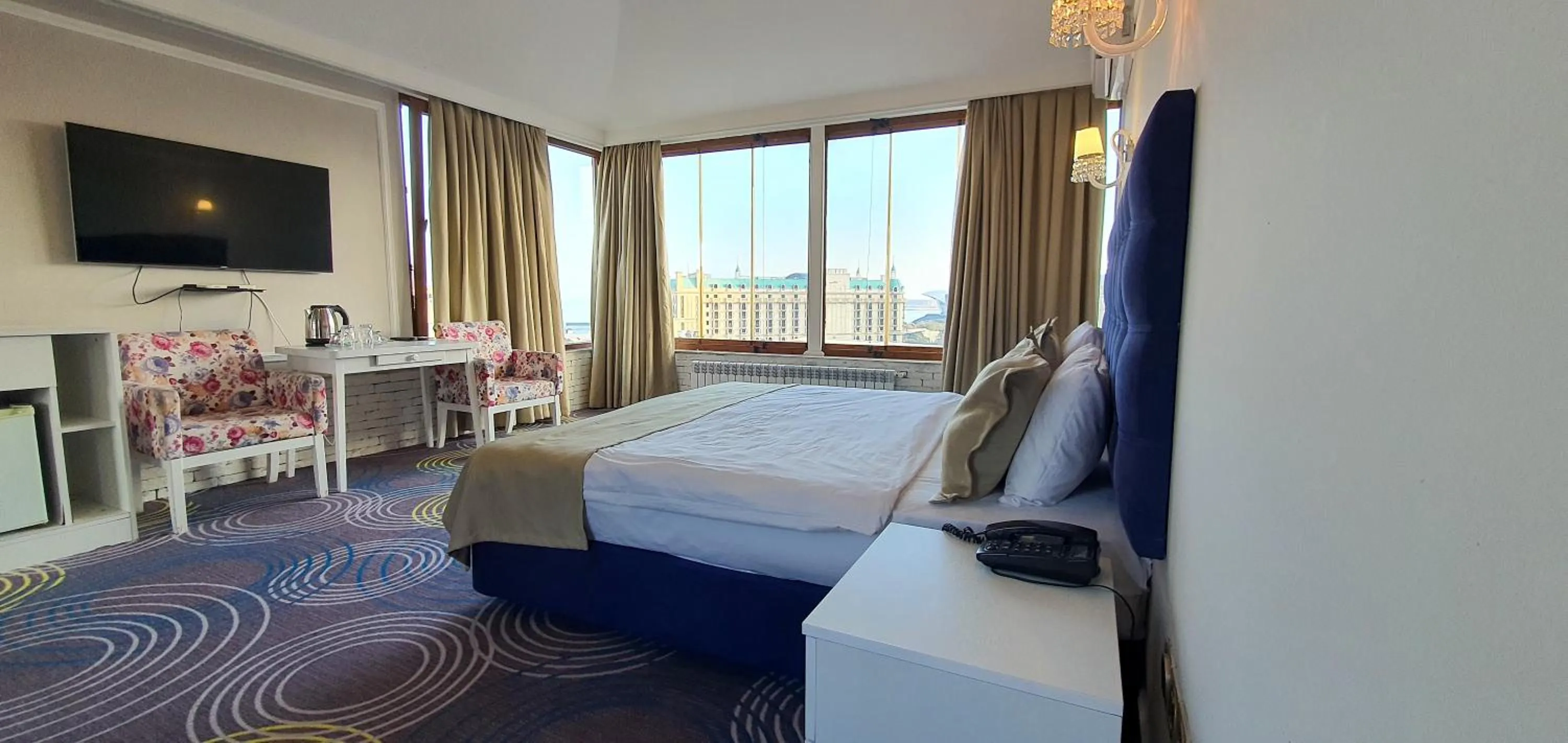 Communal lounge/ TV room, Bed in Qala Hotel