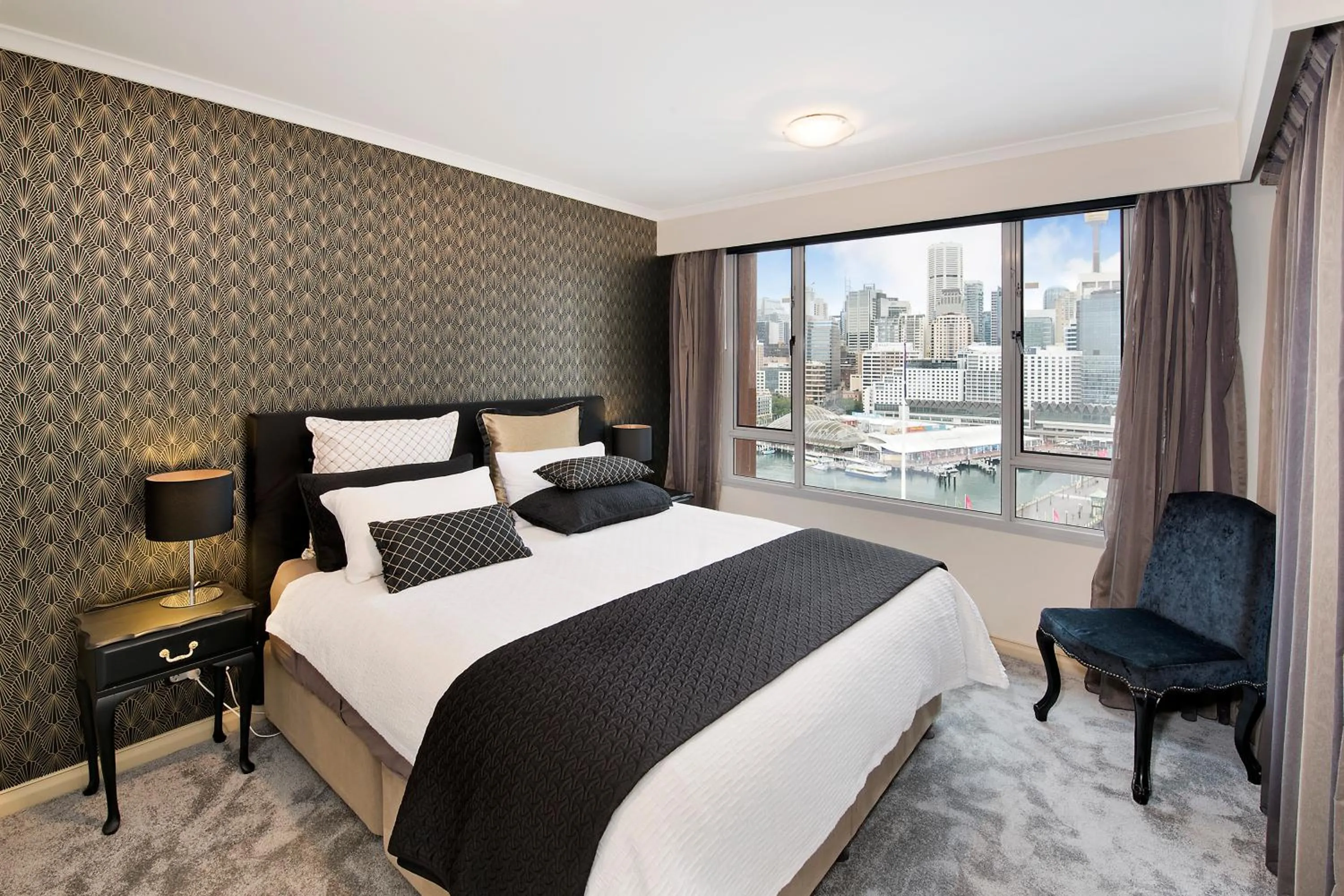 Bed in Darling Harbour Getaway