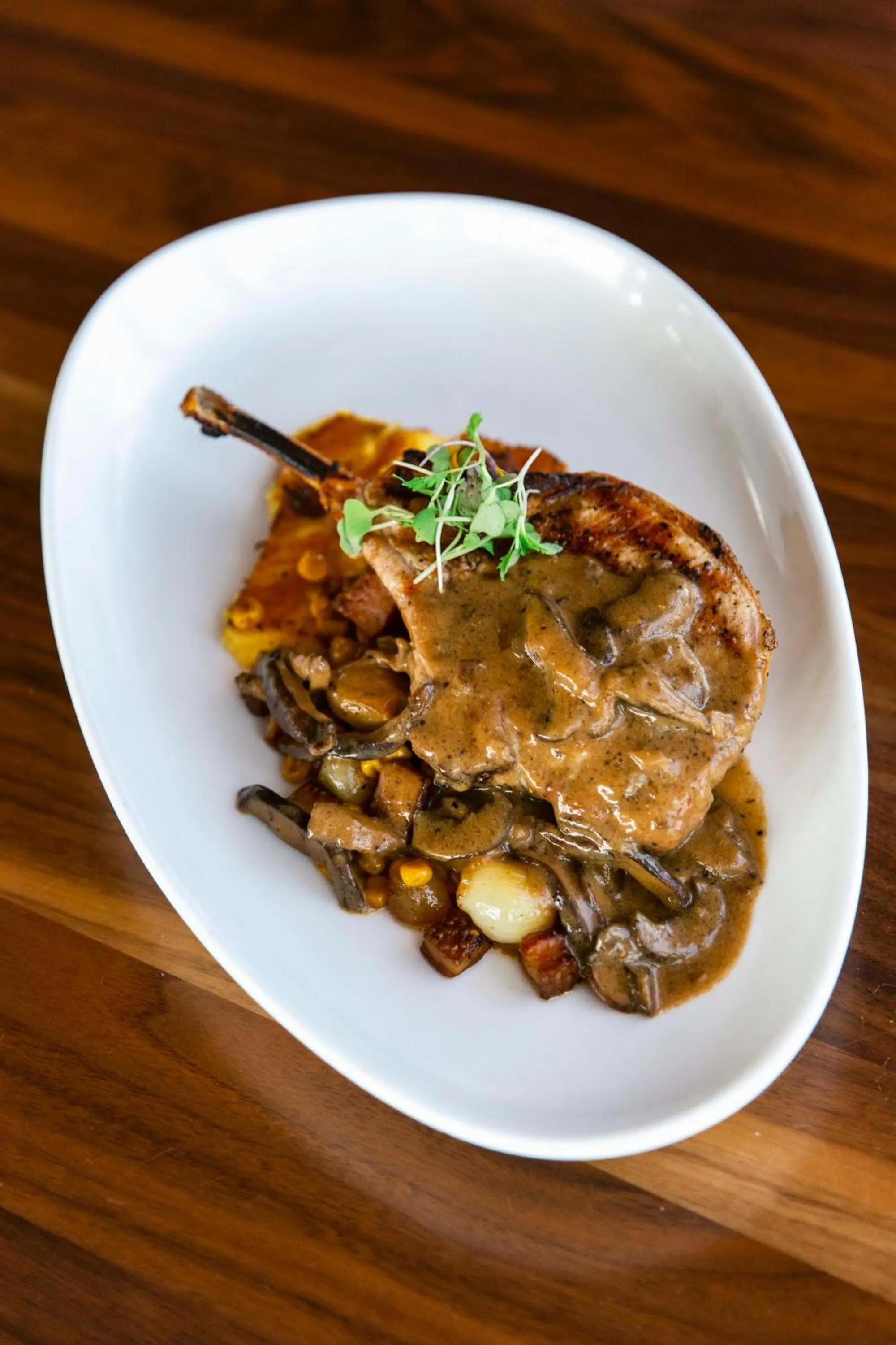 Restaurant/places to eat in The Saint Hotel