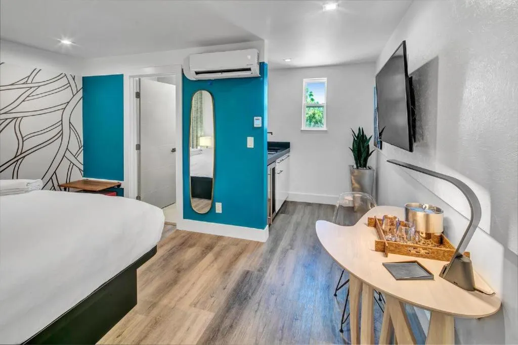 Bedroom, Bed in The Saint Hotel