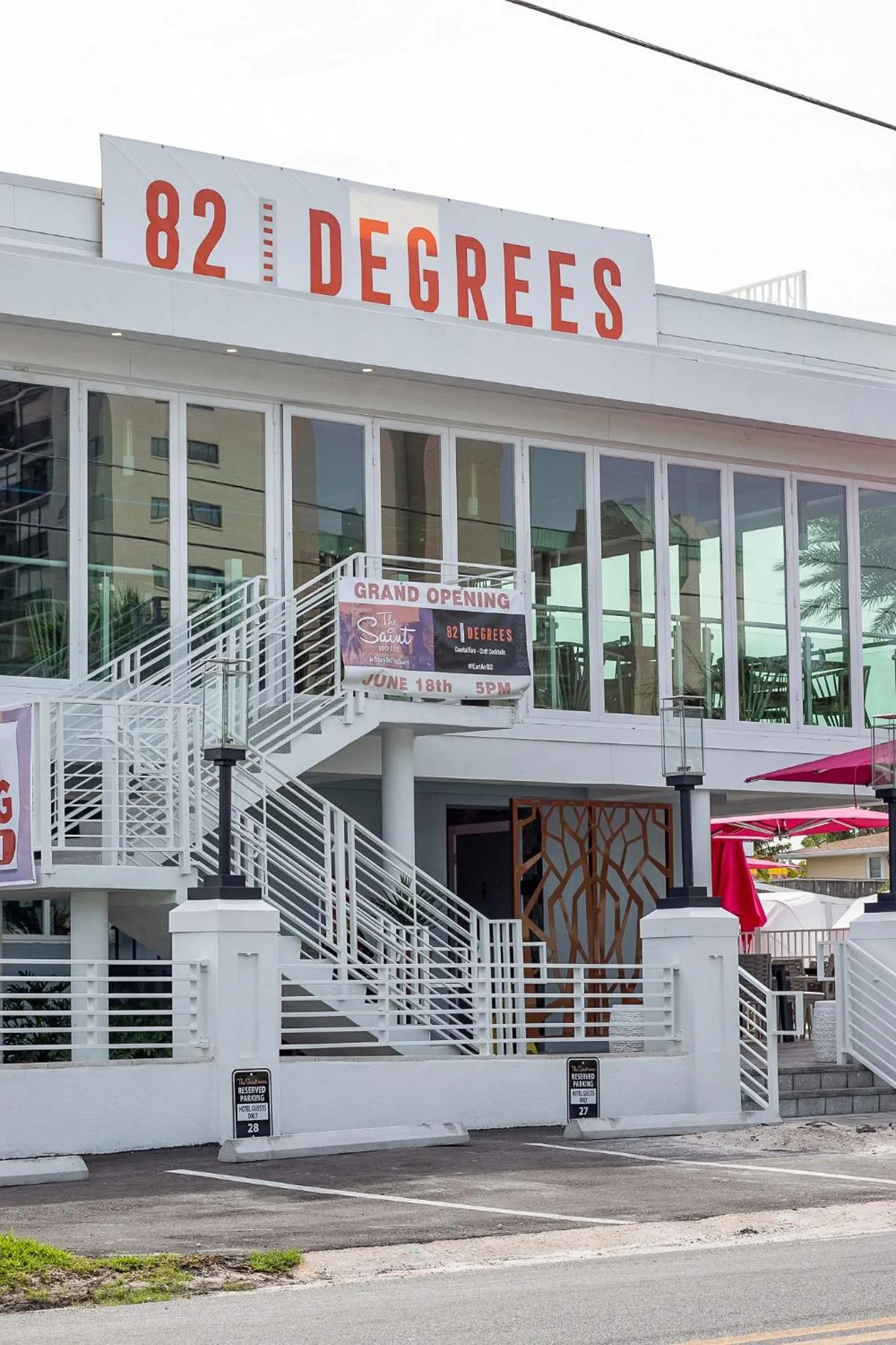 Restaurant/places to eat in The Saint Hotel