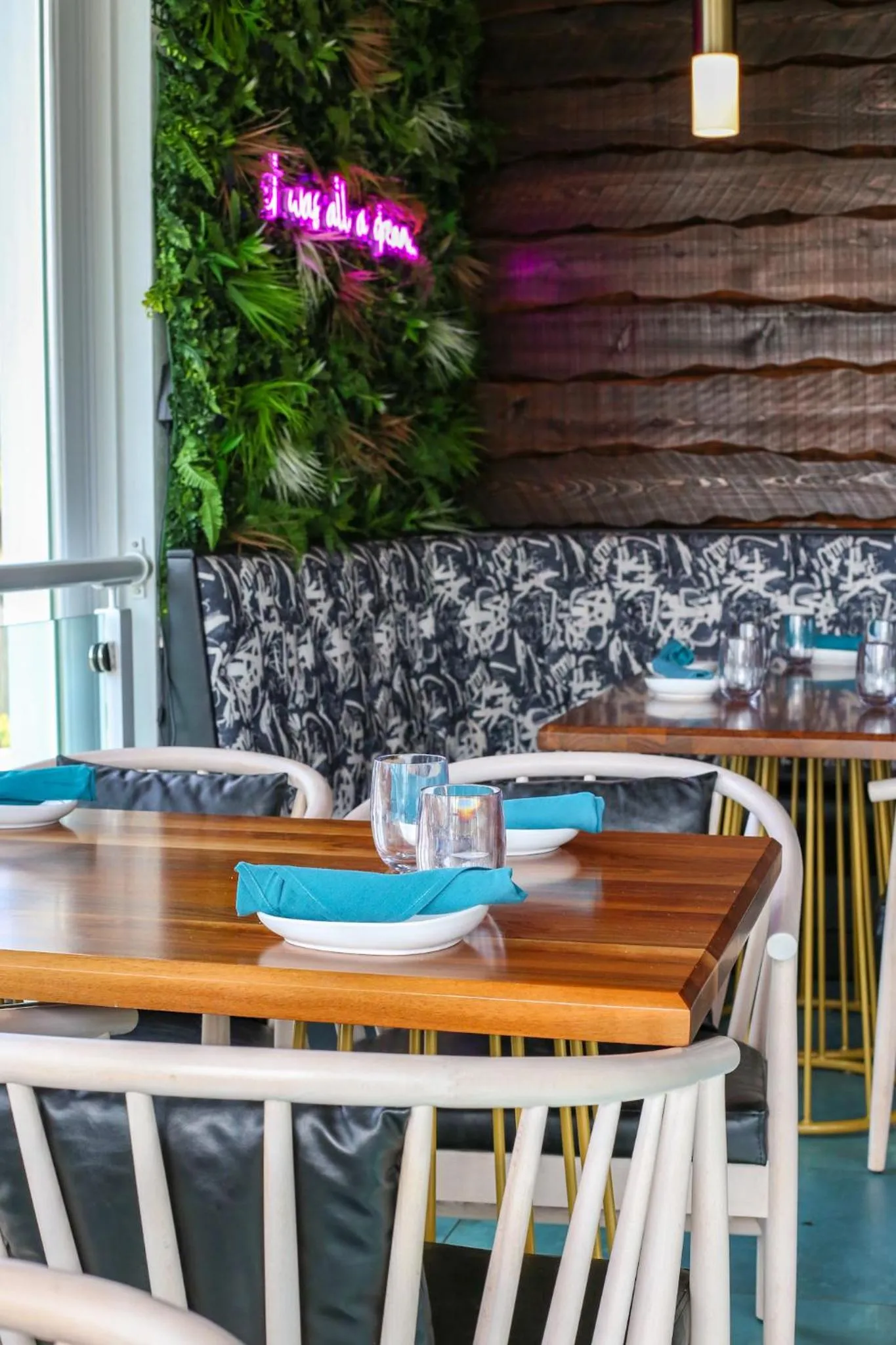 Restaurant/places to eat in The Saint Hotel