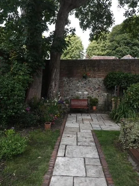 Garden in East Walls Hotel