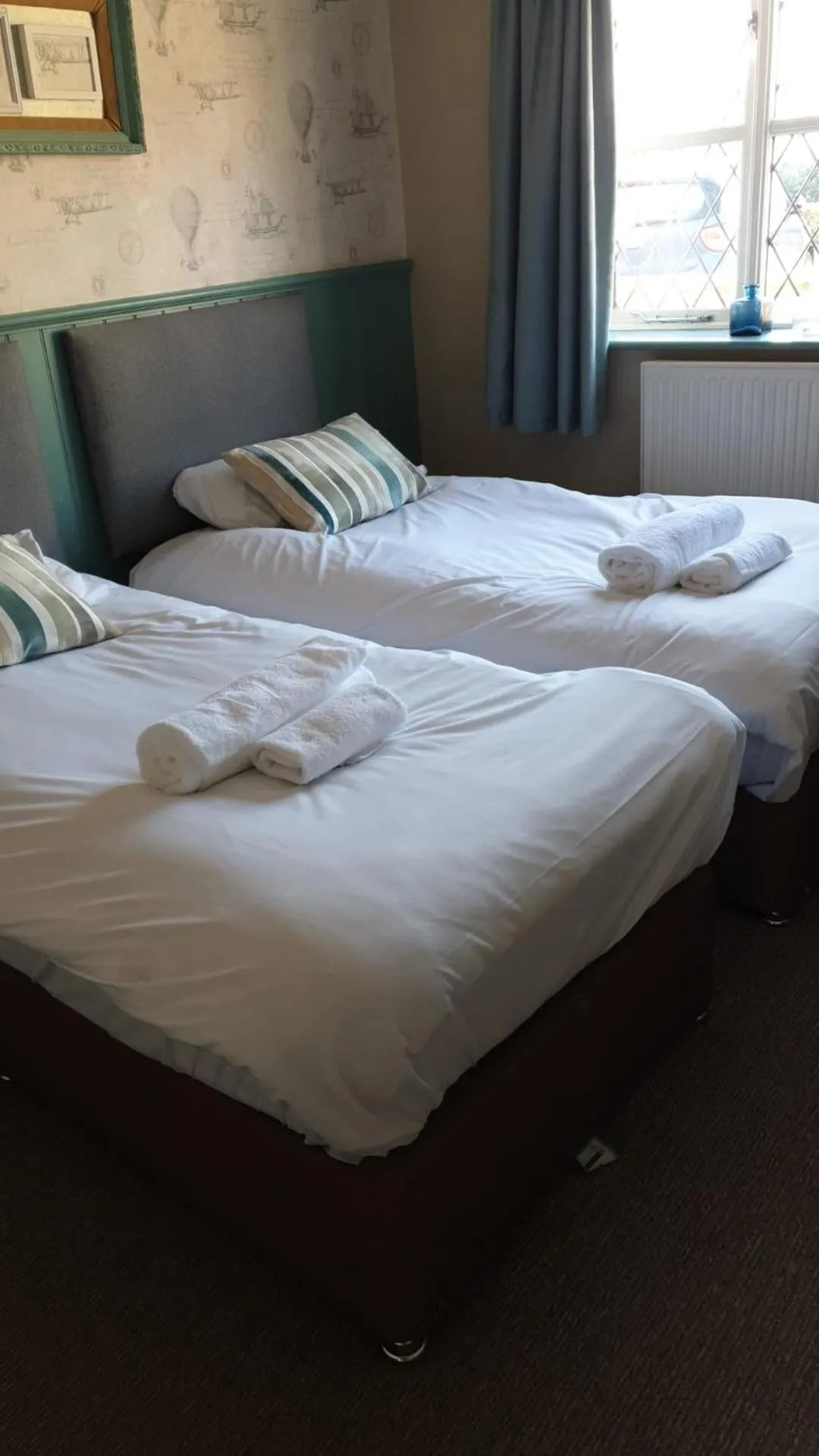 Bedroom, Bed in The Green Man Stanford