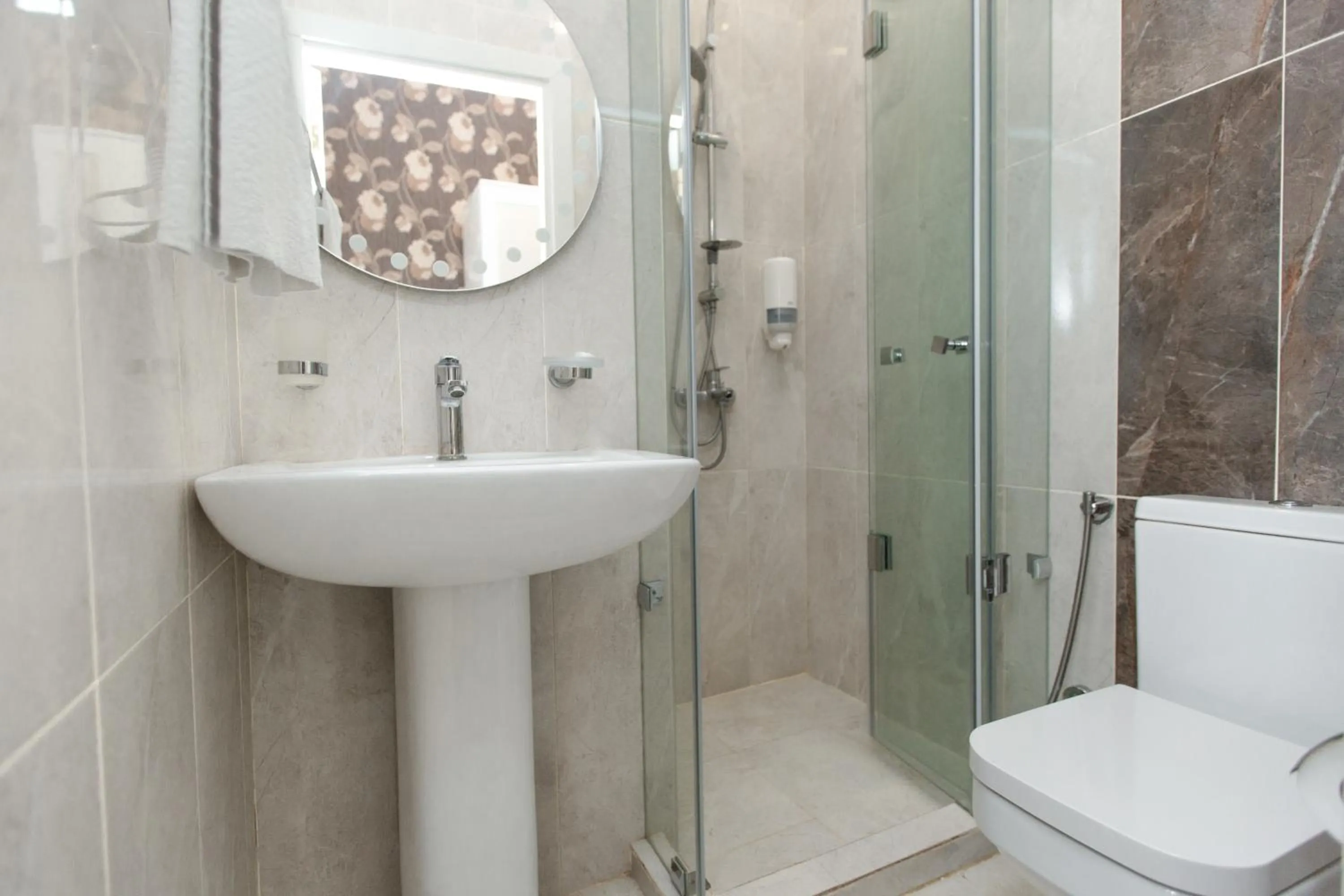 Shower in Admiral Hotel