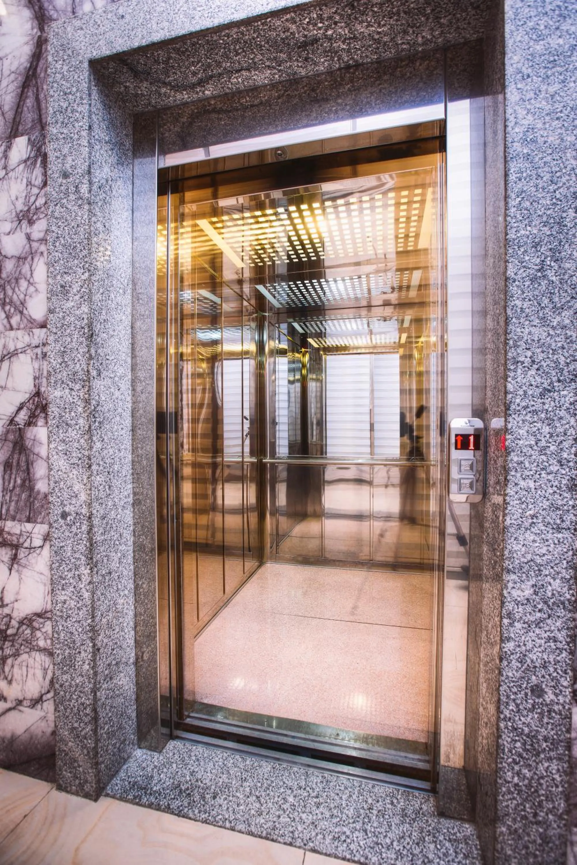 Area and facilities in Admiral Hotel