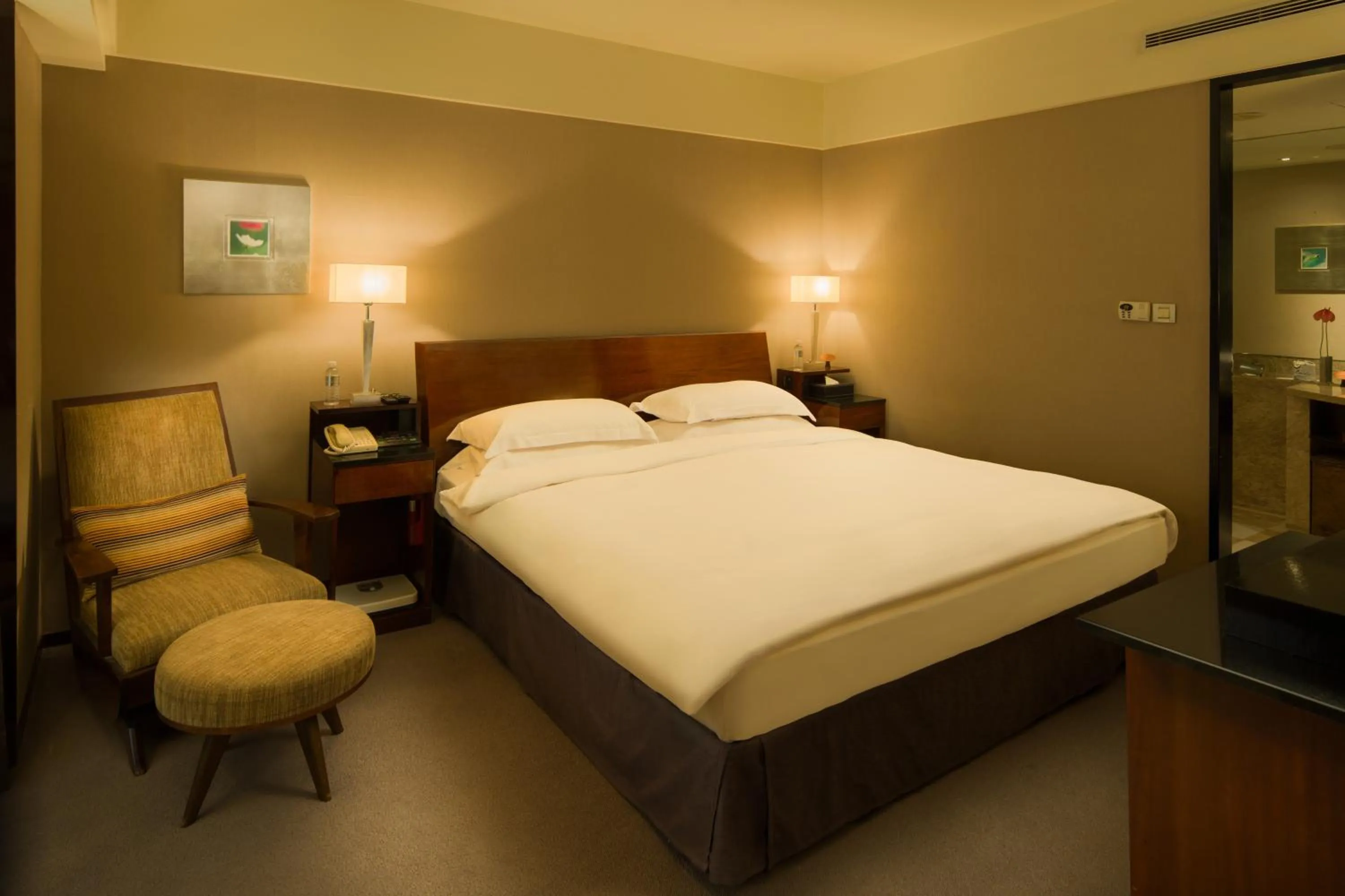 Bedroom, Bed in Les Suites Taipei - Da An