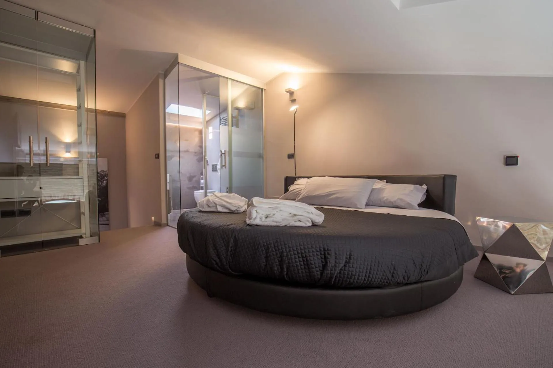 Photo of the whole room, Bed in Montepagano 1137