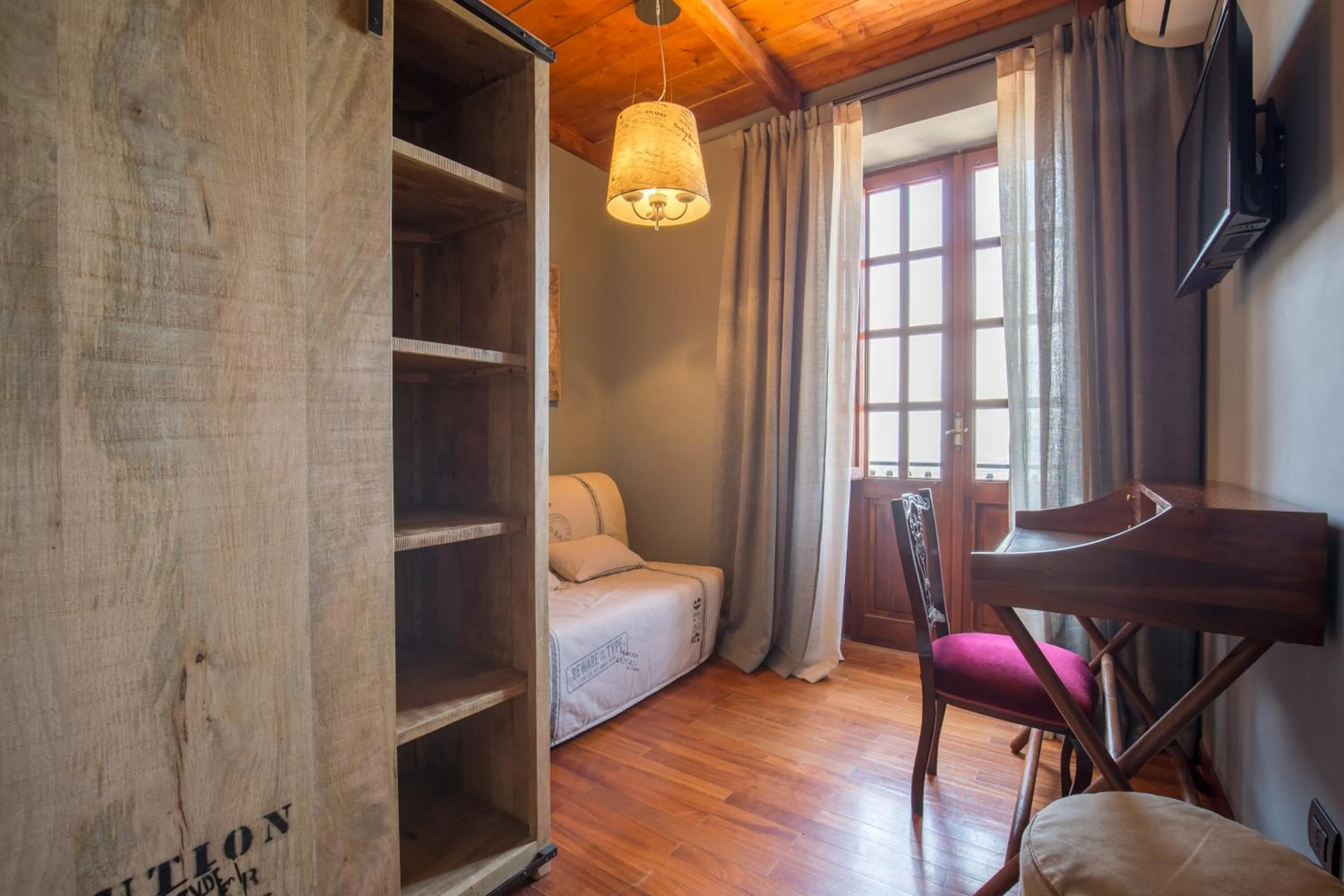 Living room, Bed in Montepagano 1137