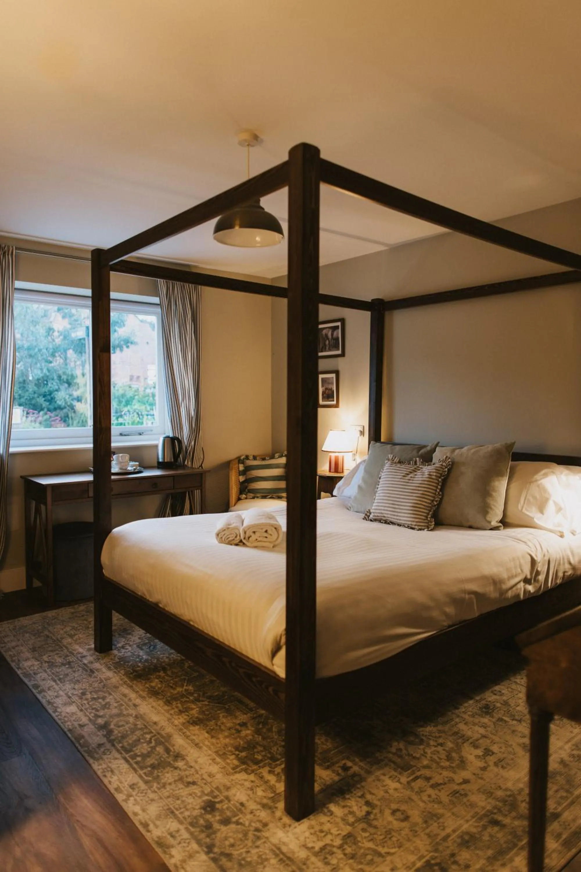 Property building, Bed in Healing Manor Hotel